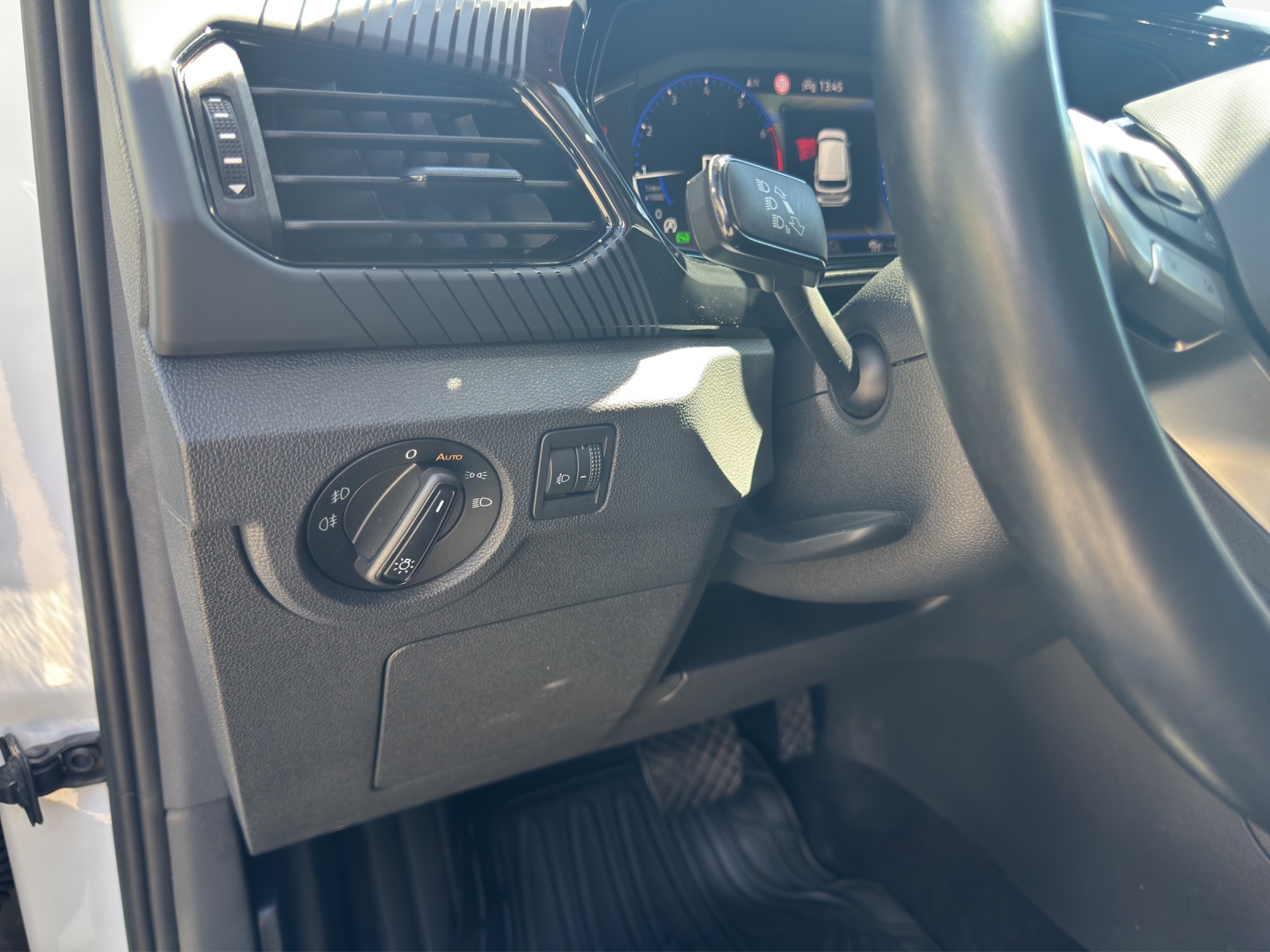 VW T-Cross Life 1.0 TSI 110PS DSG-image-12