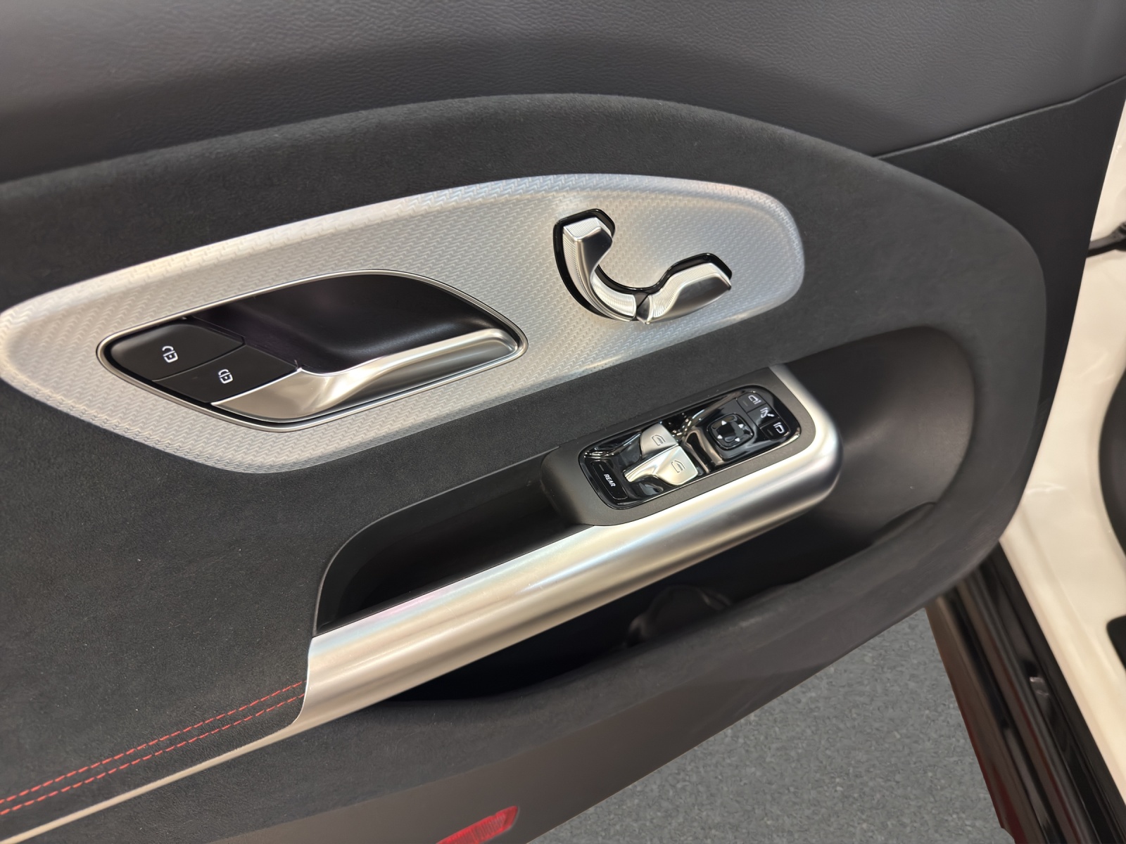 MERCEDES-BENZ CLA 250+ 85 kWh - EQ - AMG / DISTRONIC / Rückfahrkamera / Panorama-Dach-image-11