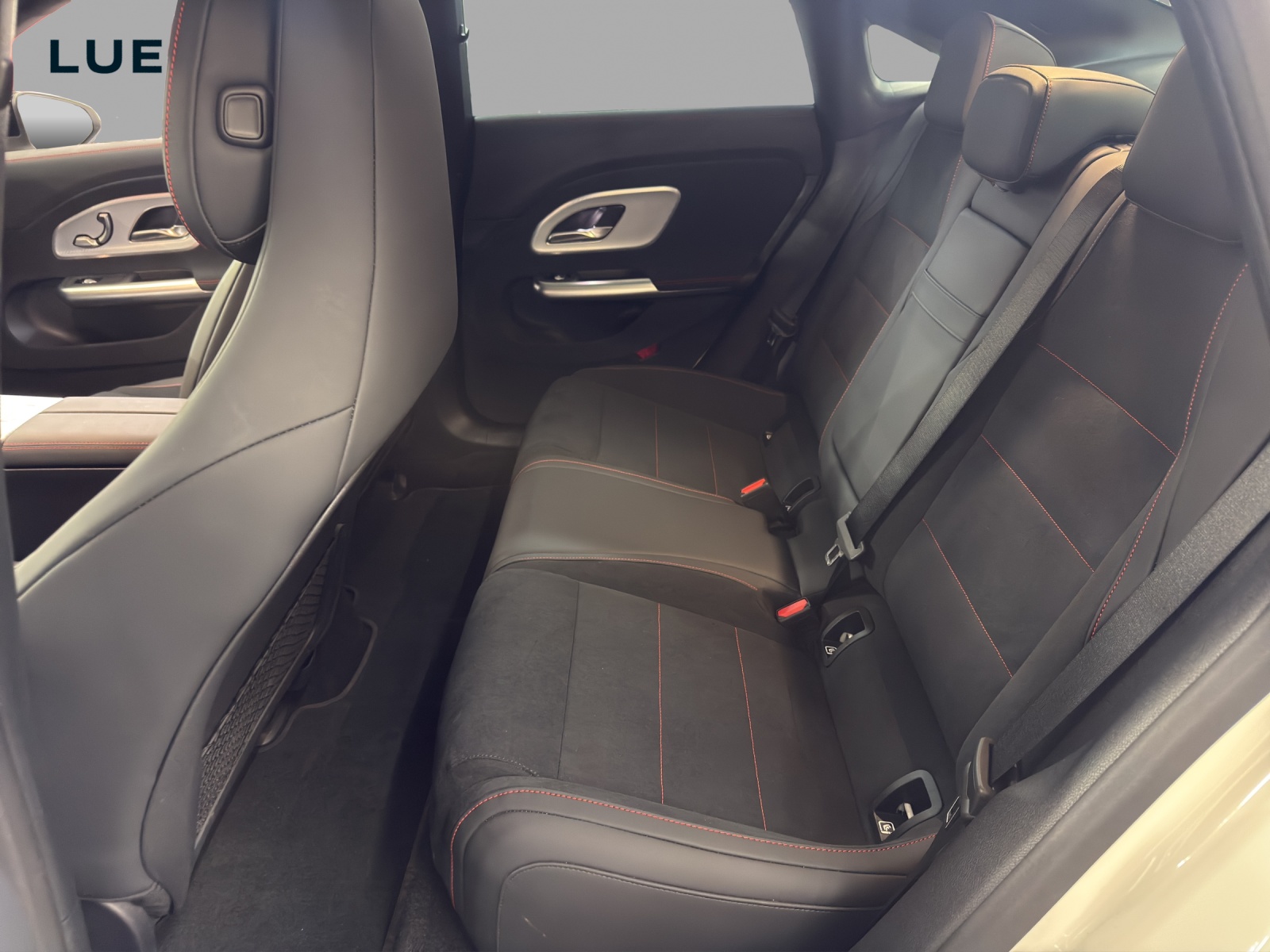 MERCEDES-BENZ CLA 250+ 85 kWh - EQ - AMG / DISTRONIC / Rückfahrkamera / Panorama-Dach-image-12