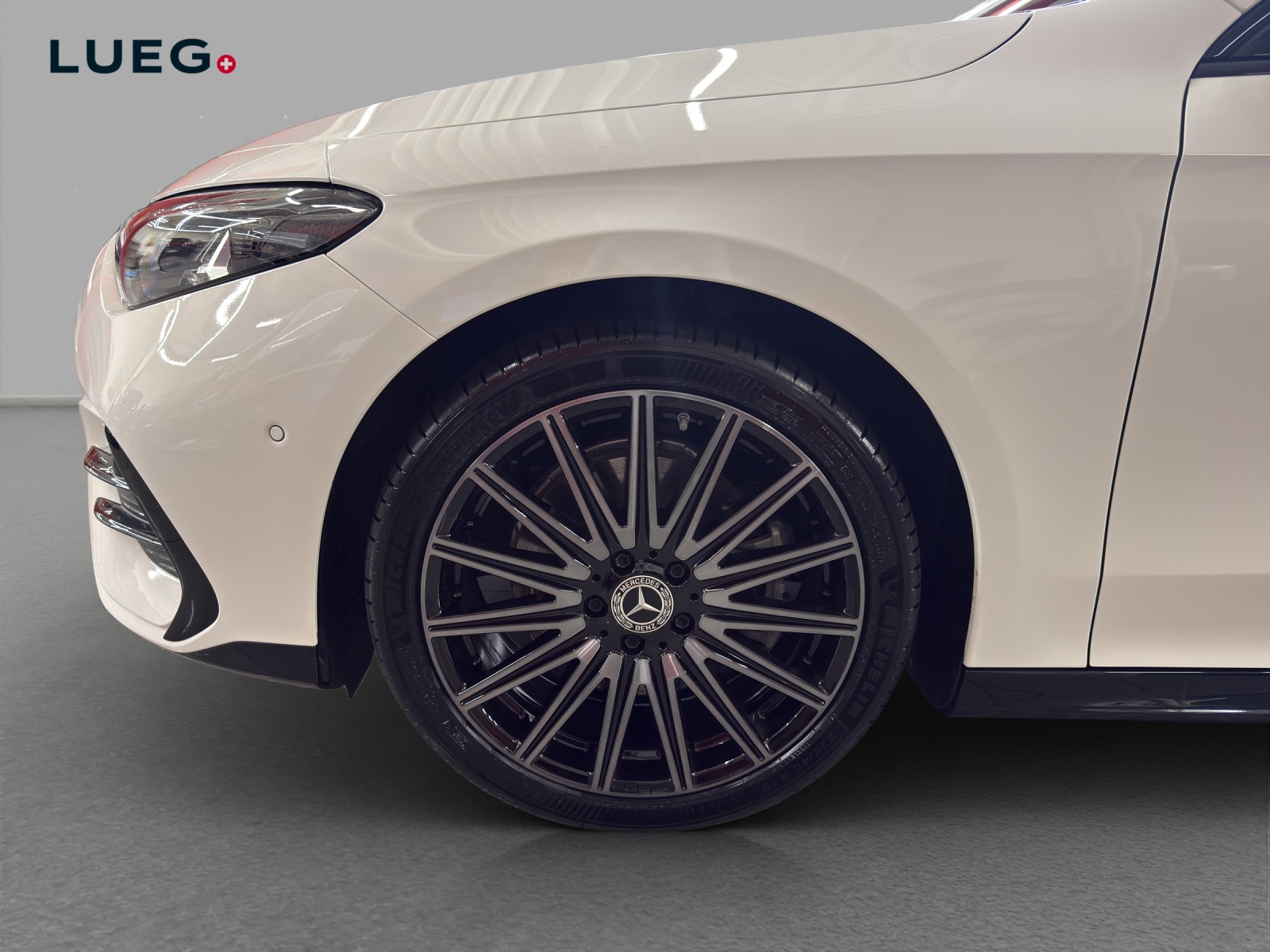 MERCEDES-BENZ CLA 250+ 85 kWh - EQ - AMG / DISTRONIC / Rückfahrkamera / Panorama-Dach-image-6