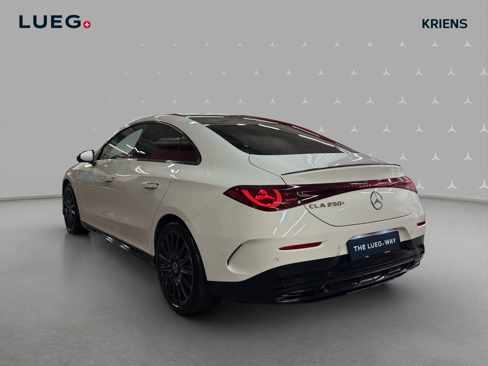 MERCEDES-BENZ CLA 250+ 85 kWh - EQ - AMG / DISTRONIC / Rückfahrkamera / Panorama-Dach-image-2