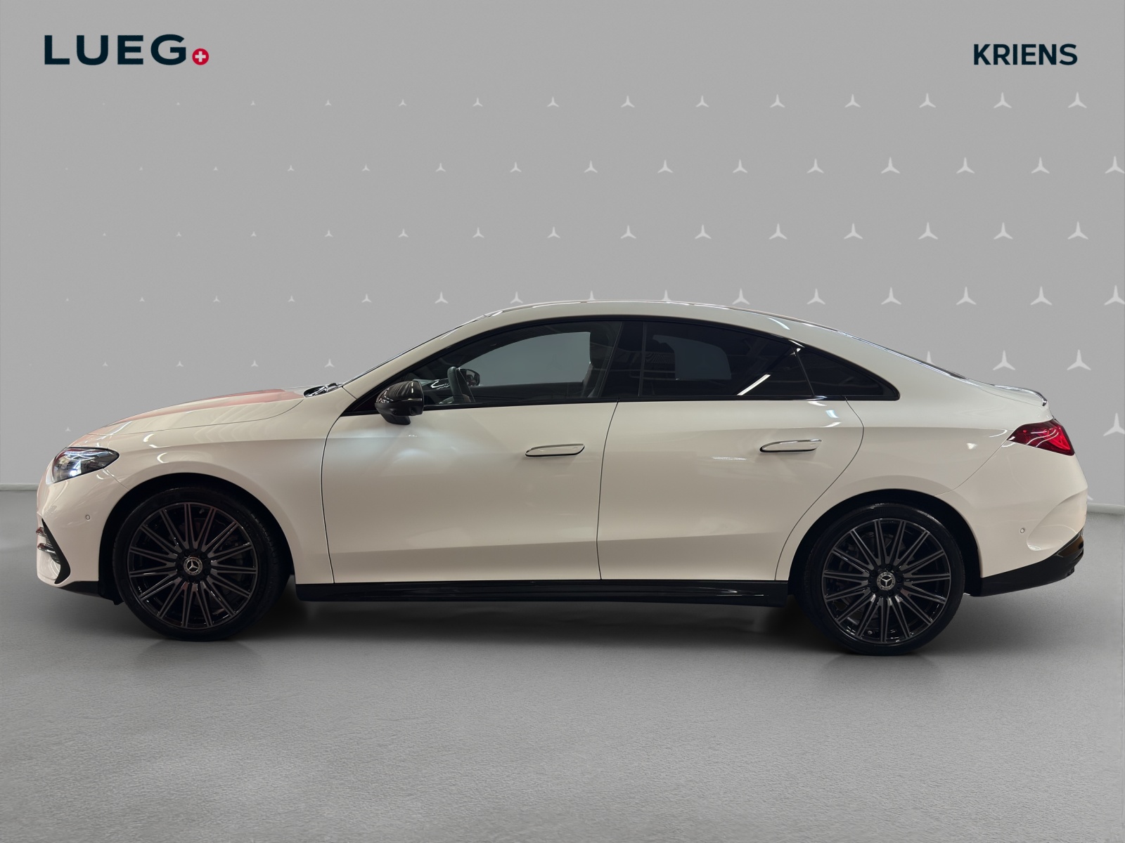 MERCEDES-BENZ CLA 250+ 85 kWh - EQ - AMG / DISTRONIC / Rückfahrkamera / Panorama-Dach-image-1