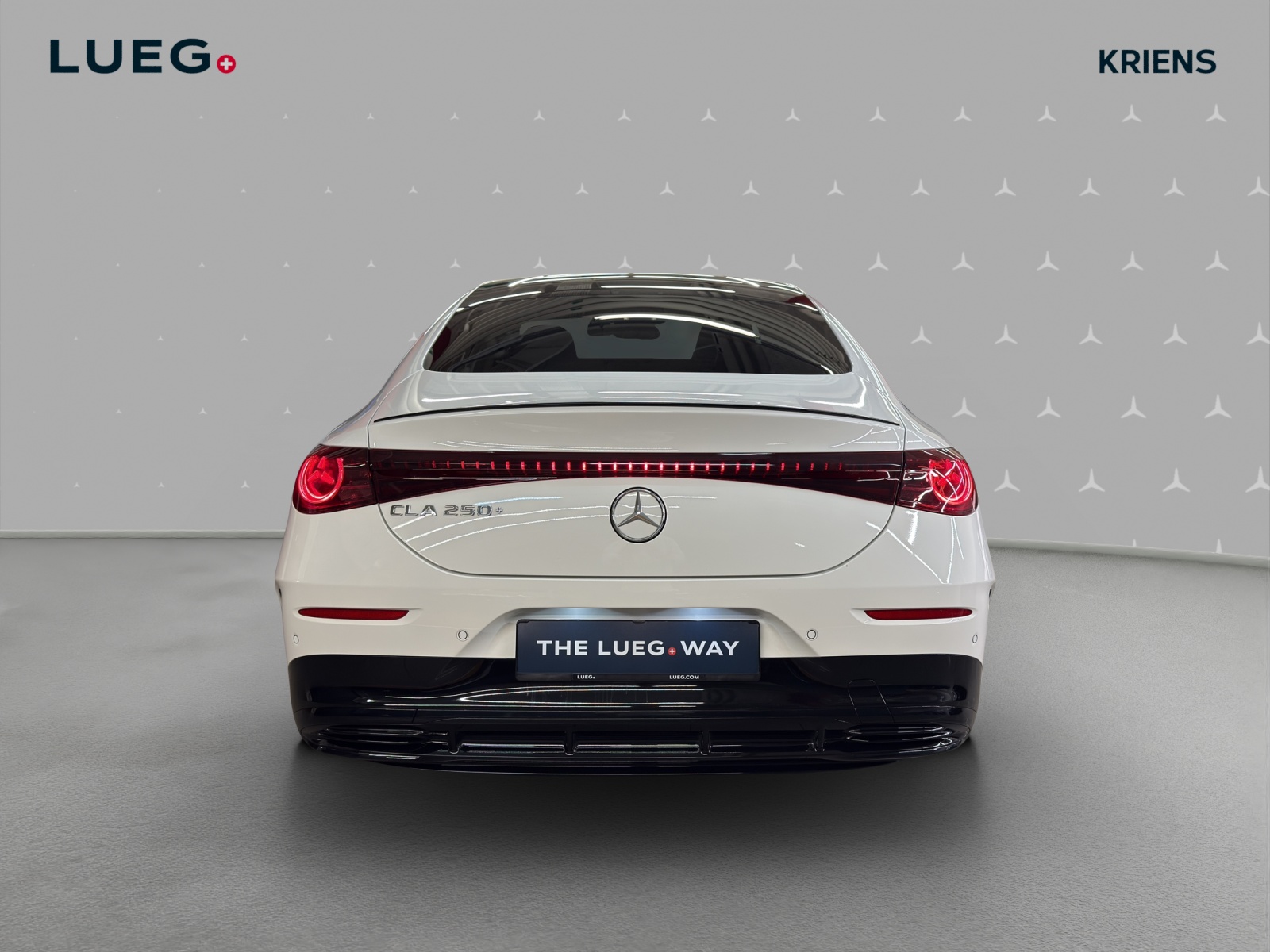 MERCEDES-BENZ CLA 250+ 85 kWh - EQ - AMG / DISTRONIC / Rückfahrkamera / Panorama-Dach-image-3
