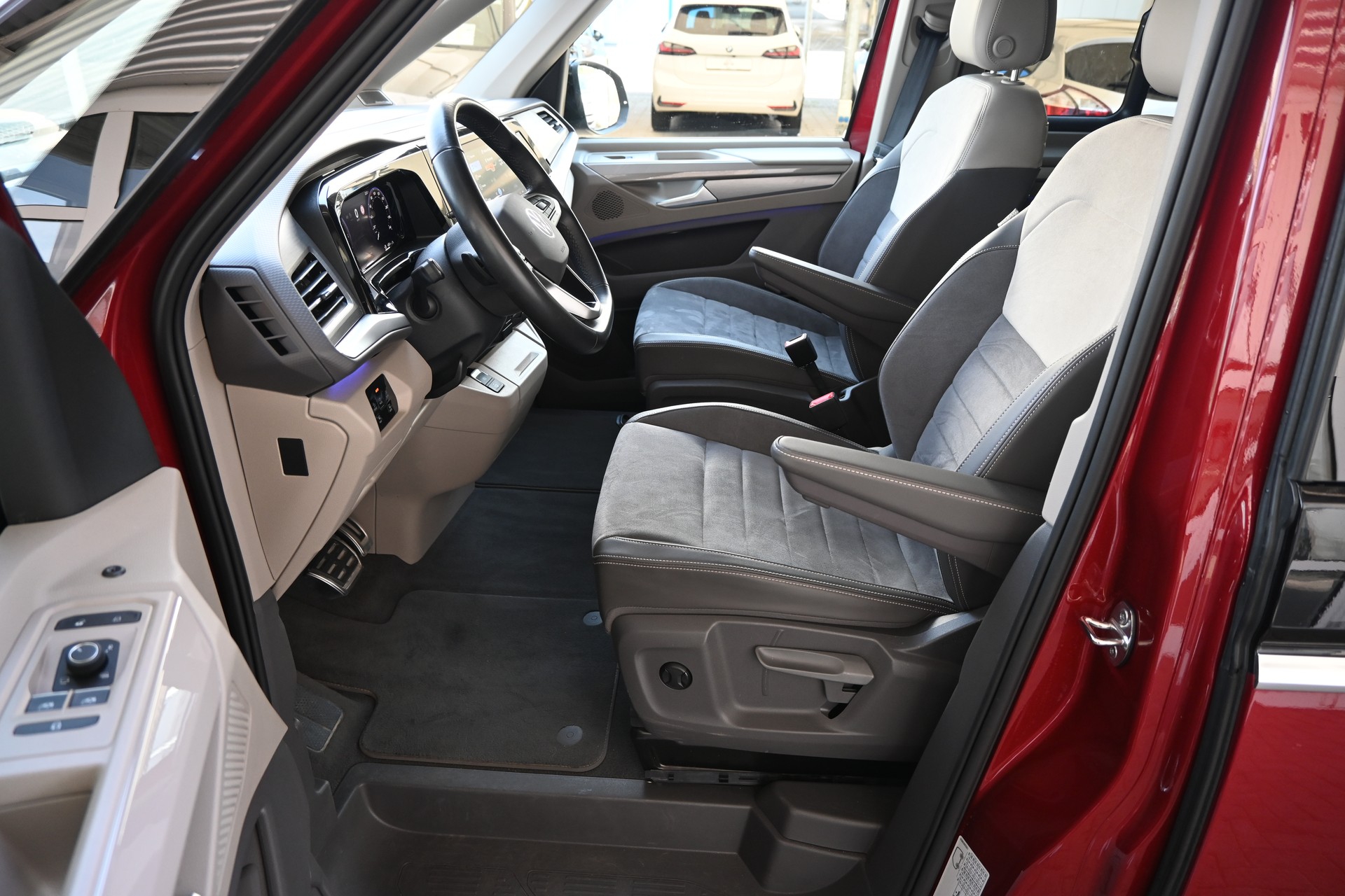 VW Multivan 2.0 TDI Style DSG Lang 7-Plätzer + AHK 2000kg + Standheizung-image-11