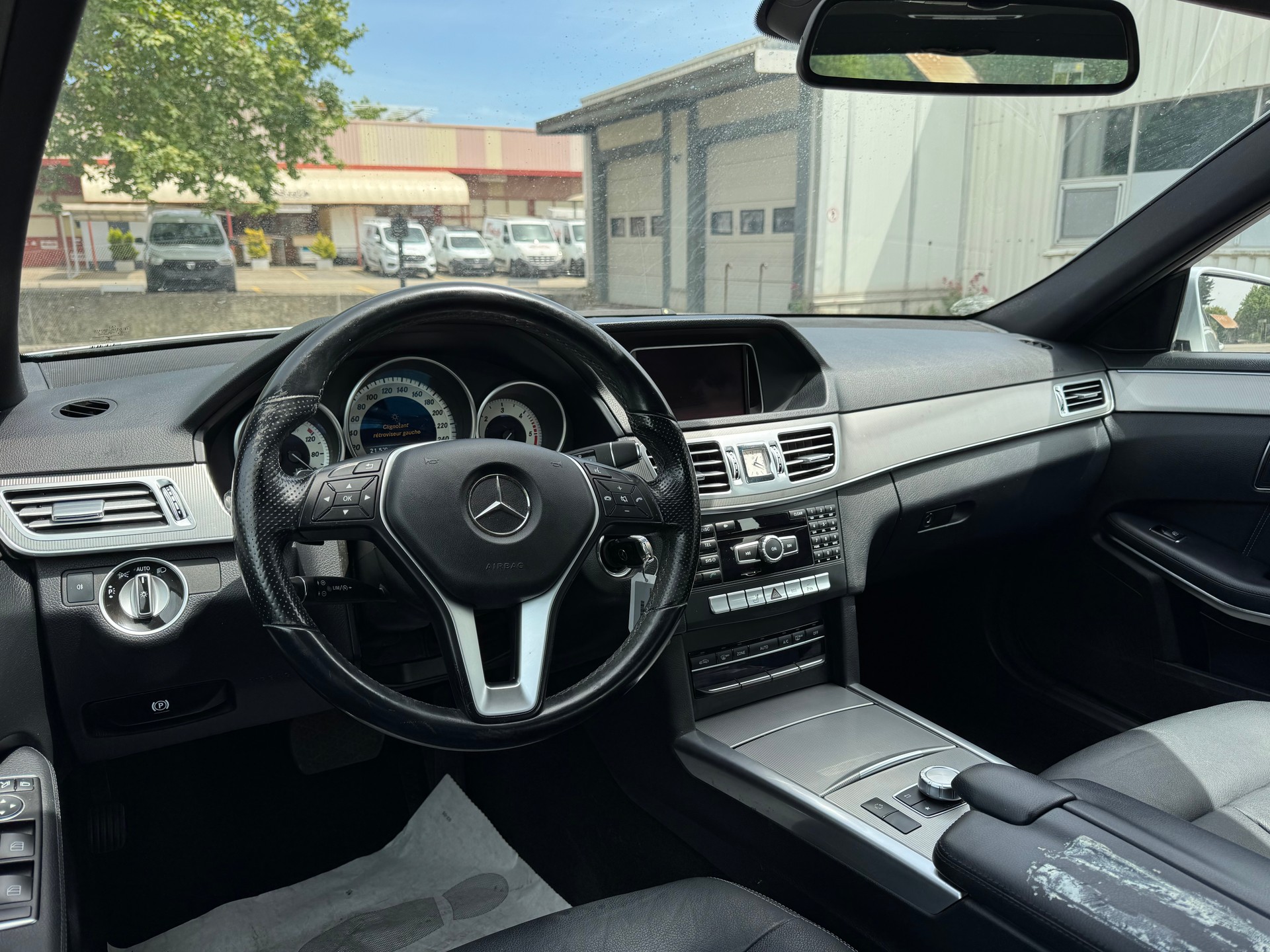 MERCEDES-BENZ E 220 BlueTEC Elégance 9G-Tronic-image-9
