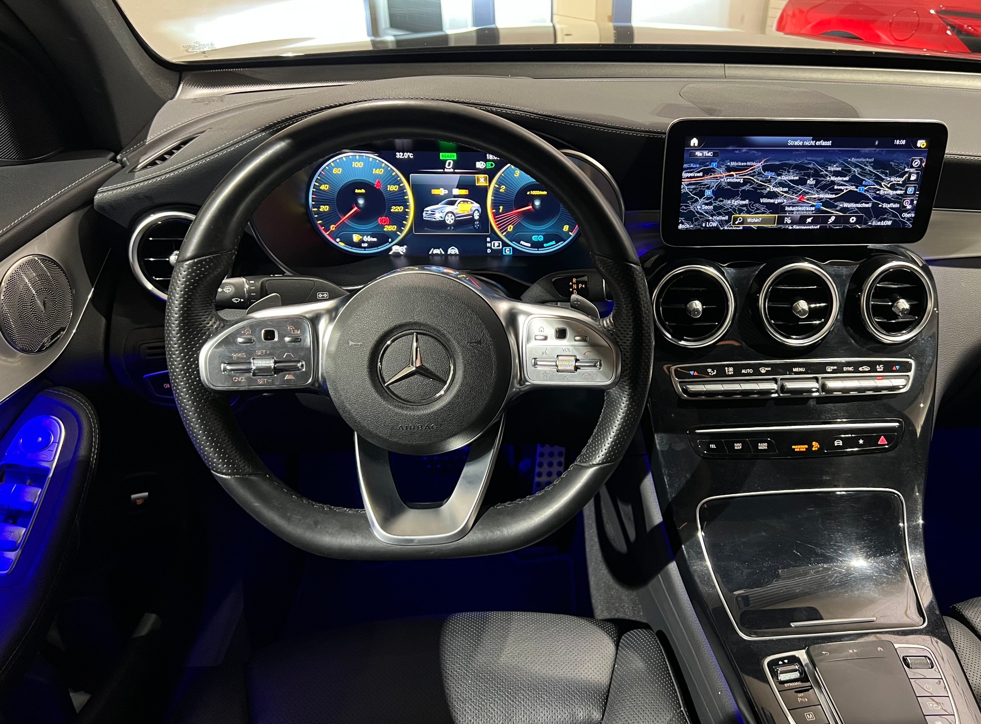 MERCEDES-BENZ GLC 200 Coupé AMG Line 4Matic 9G-Tronic-image-4