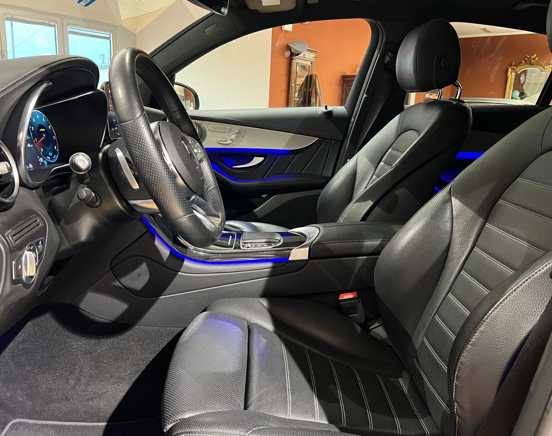 MERCEDES-BENZ GLC 200 Coupé AMG Line 4Matic 9G-Tronic-image-3