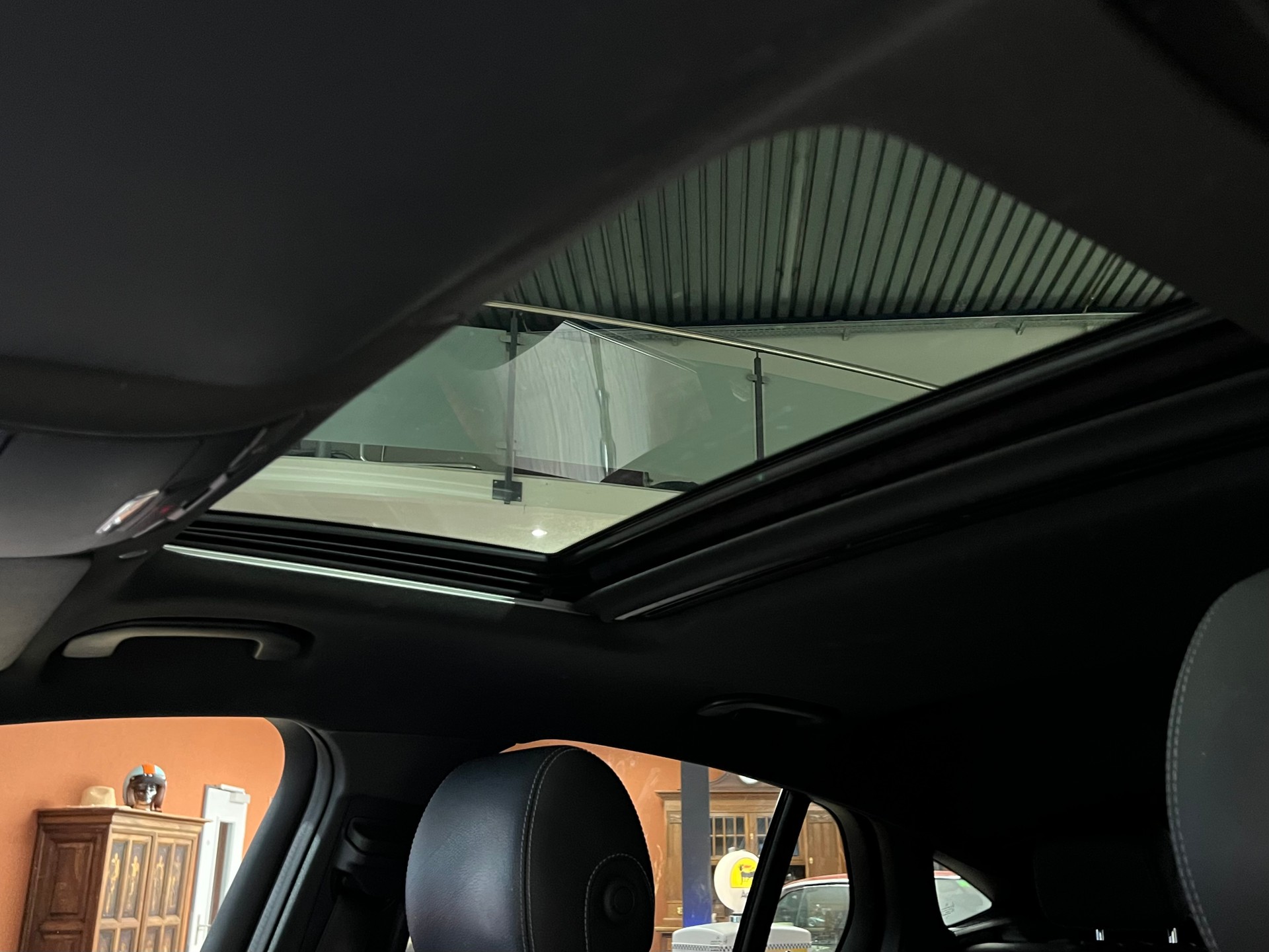 MERCEDES-BENZ GLC 200 Coupé AMG Line 4Matic 9G-Tronic-image-10