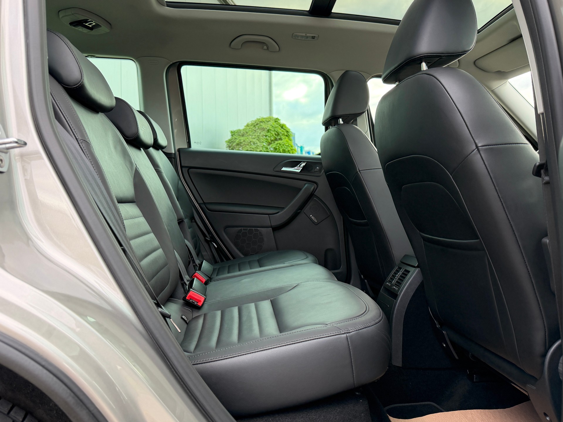 SKODA Yeti 2.0 TDI Elegance 4x4 DSG-image-24