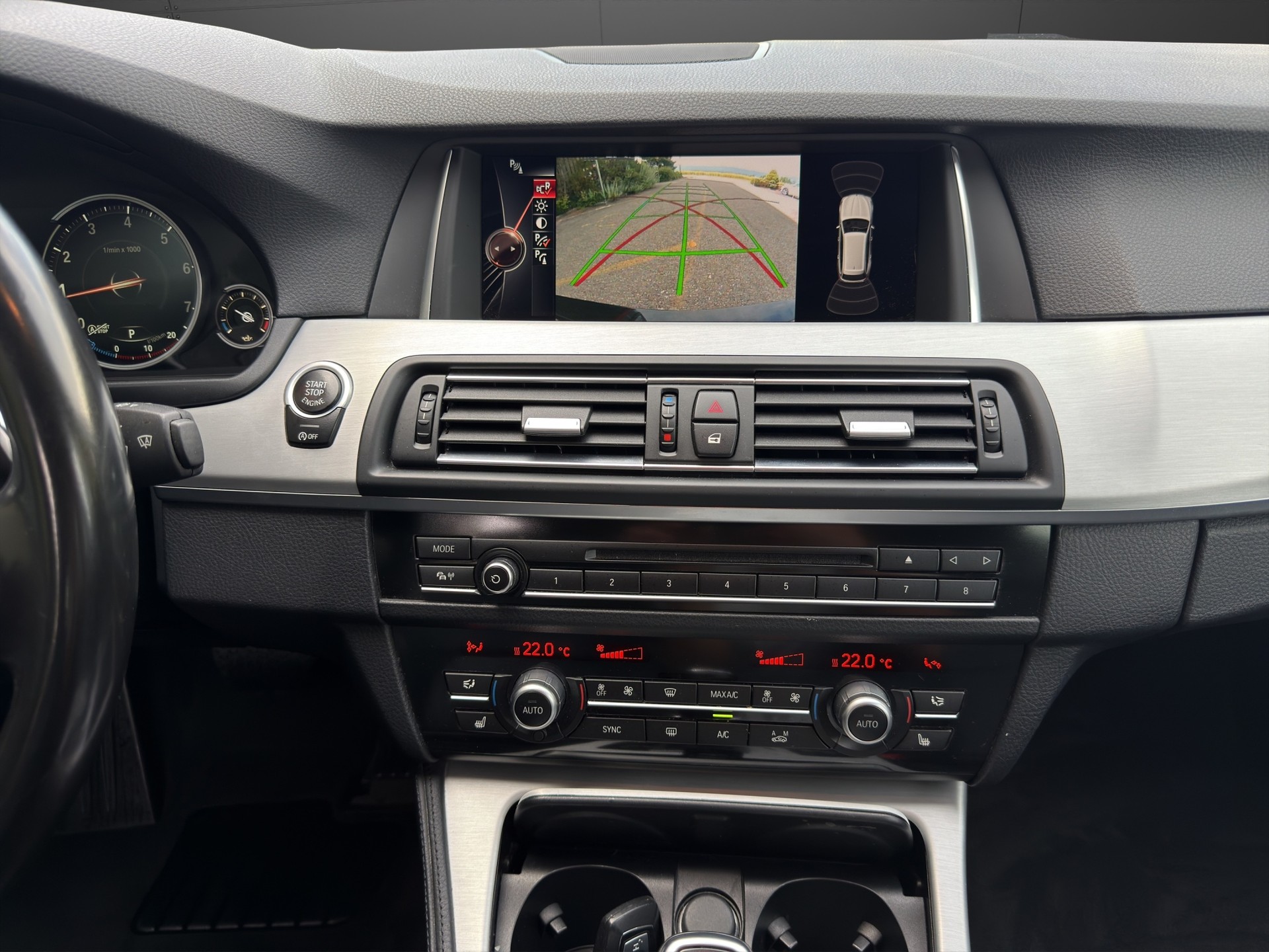 BMW 528i Touring xDrive Luxury Line Steptronic-image-13