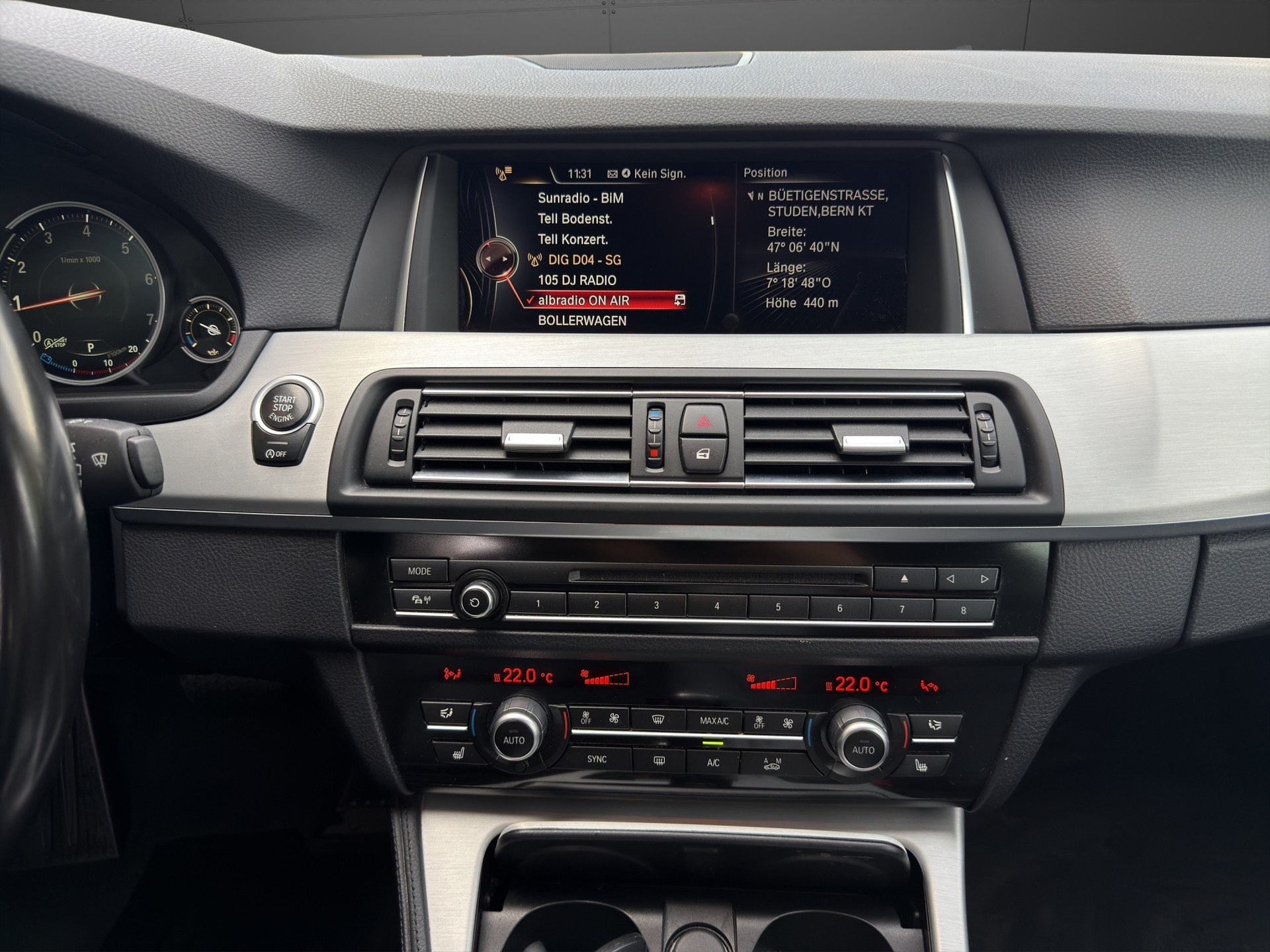 BMW 528i Touring xDrive Luxury Line Steptronic-image-11