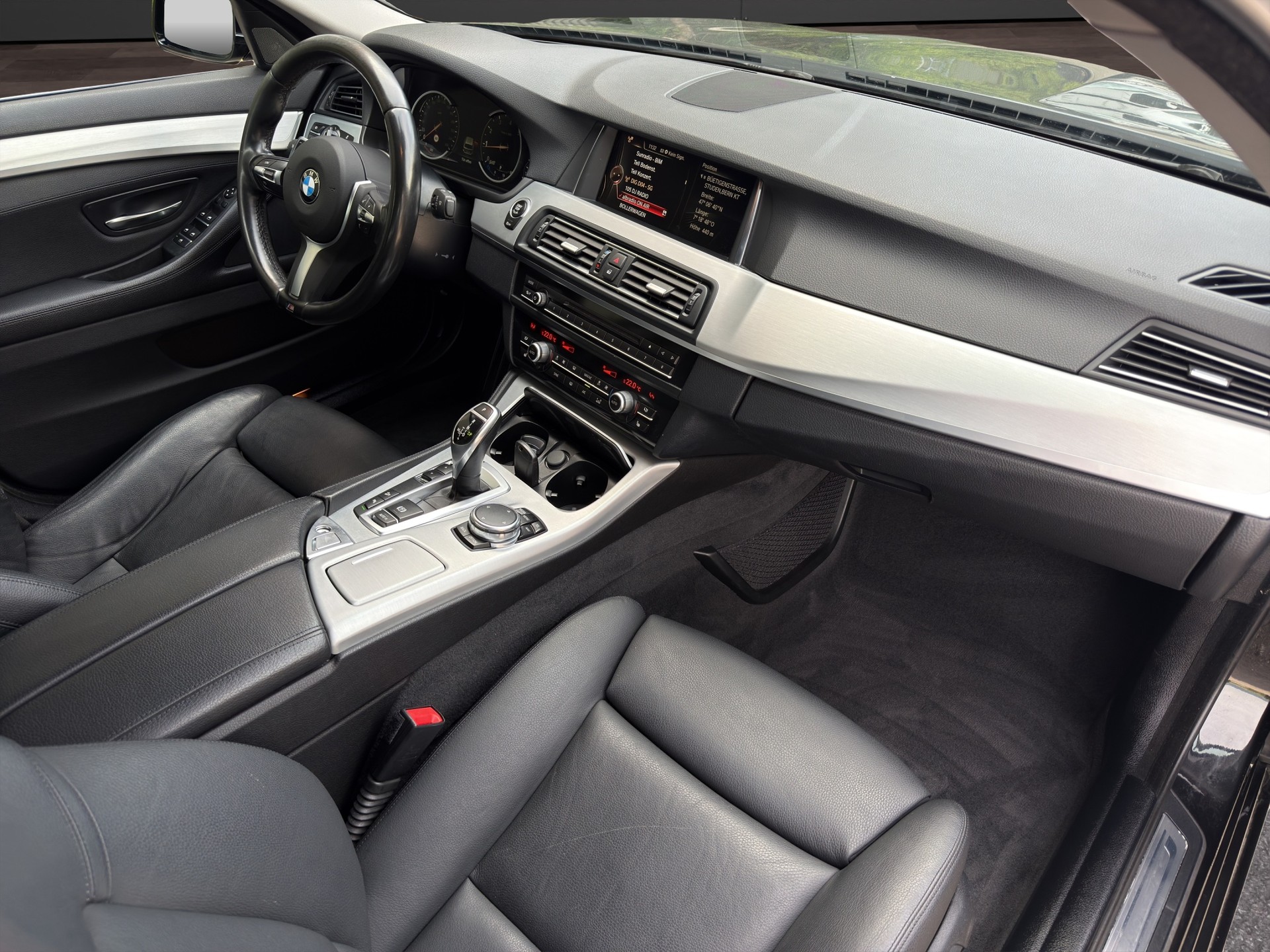 BMW 528i Touring xDrive Luxury Line Steptronic-image-16