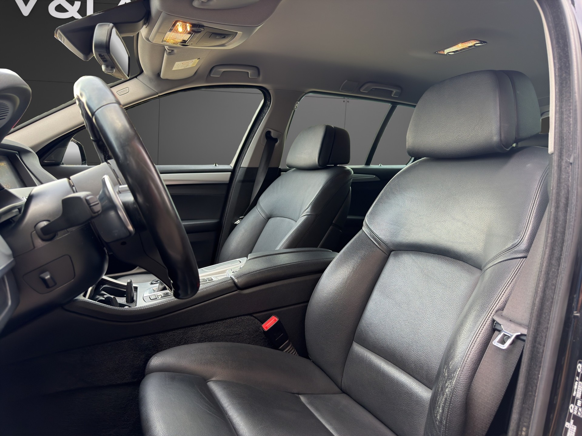 BMW 528i Touring xDrive Luxury Line Steptronic-image-19