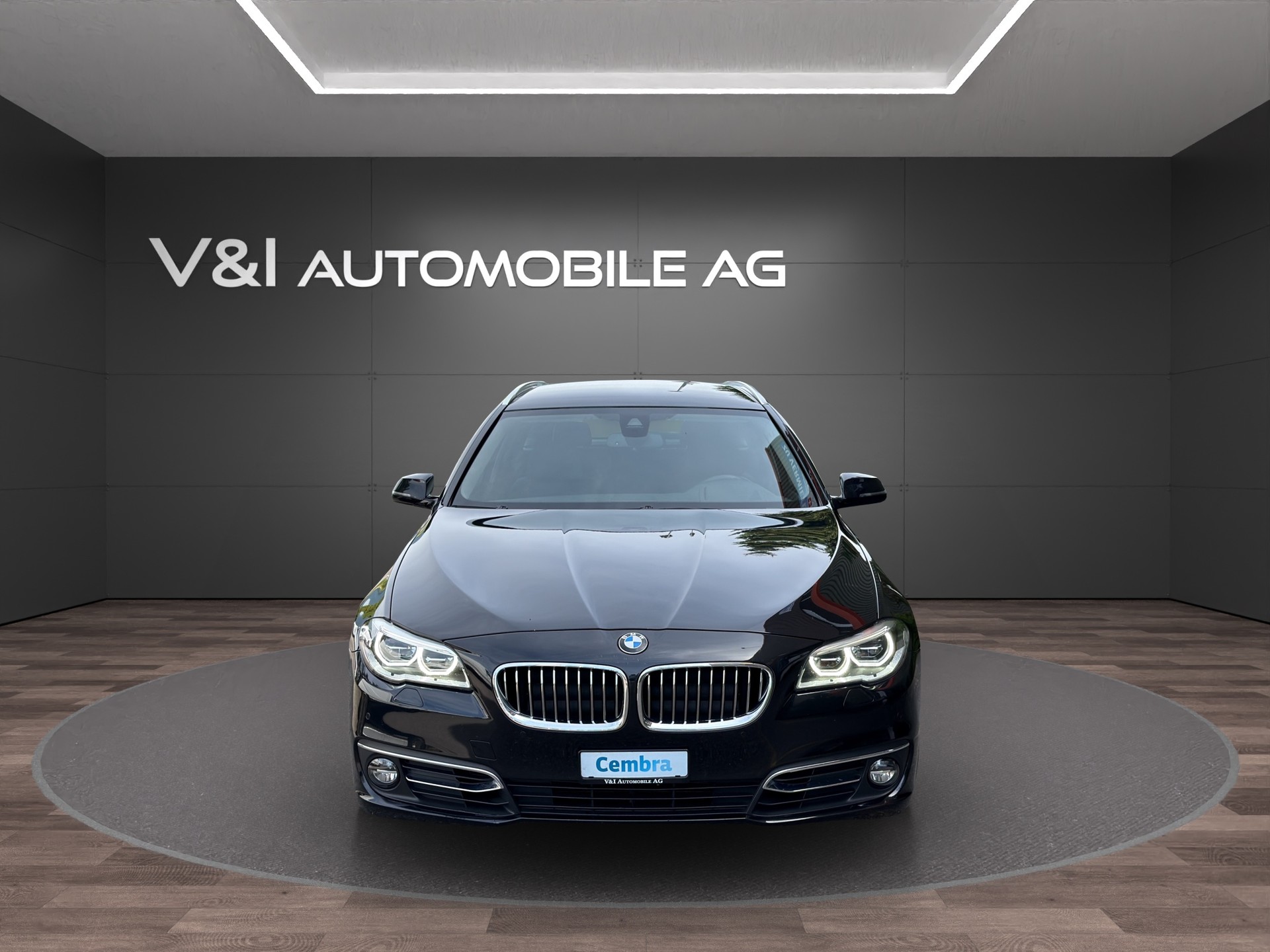 BMW 528i Touring xDrive Luxury Line Steptronic-image-2
