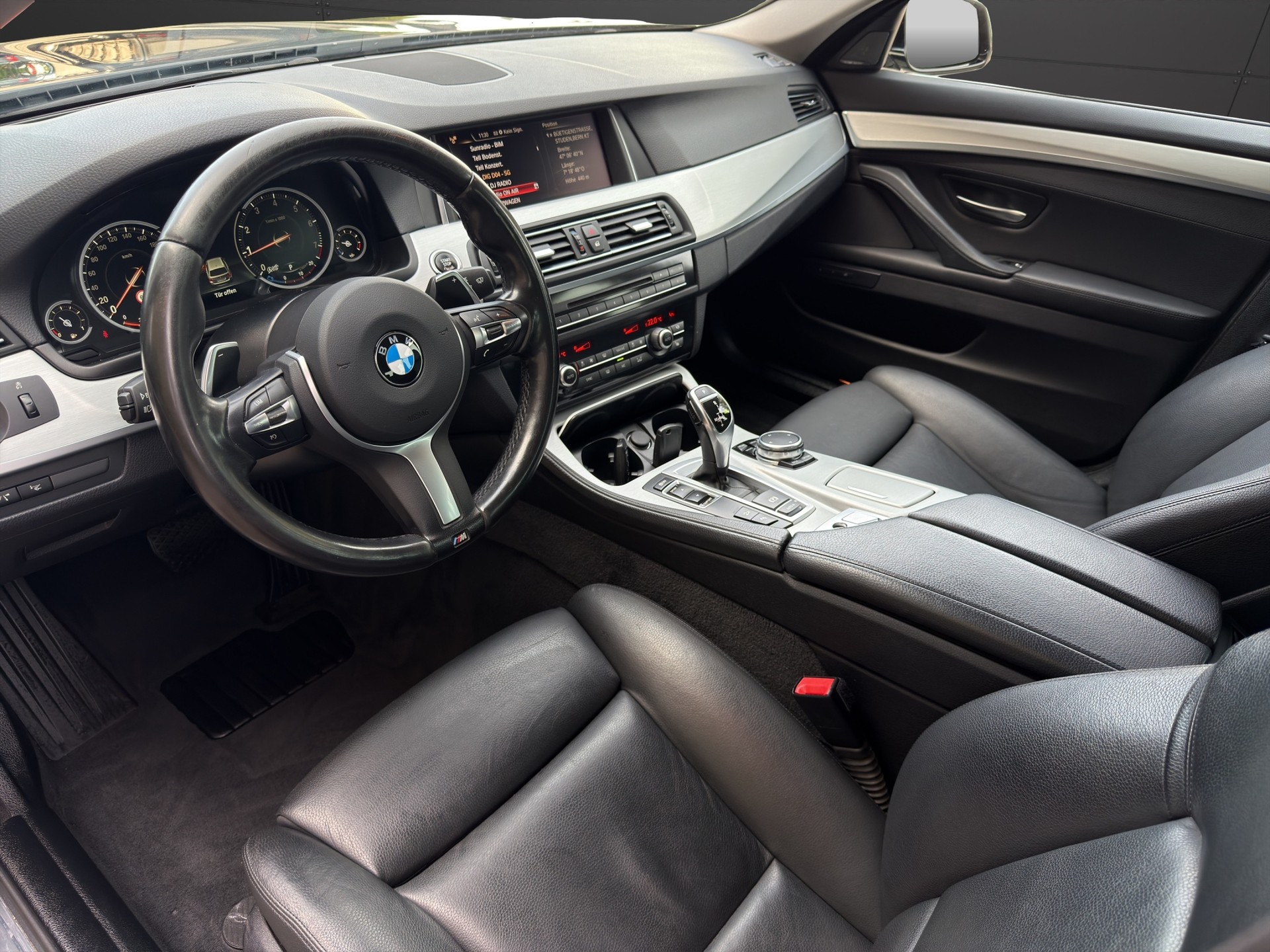 BMW 528i Touring xDrive Luxury Line Steptronic-image-9