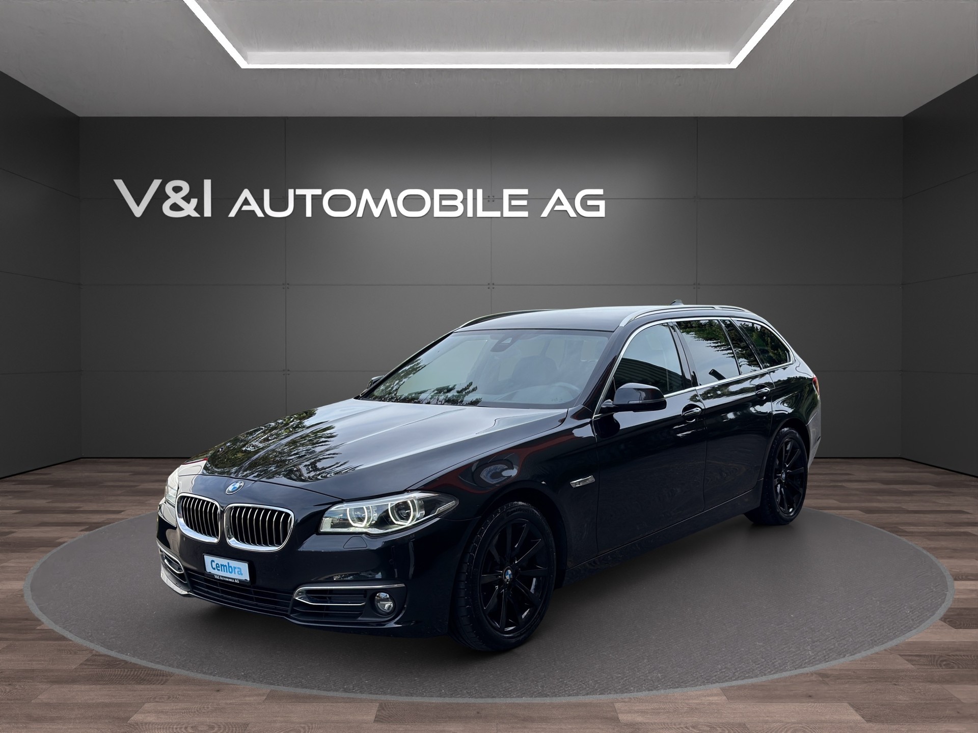 BMW 528i Touring xDrive Luxury Line Steptronic-image-0