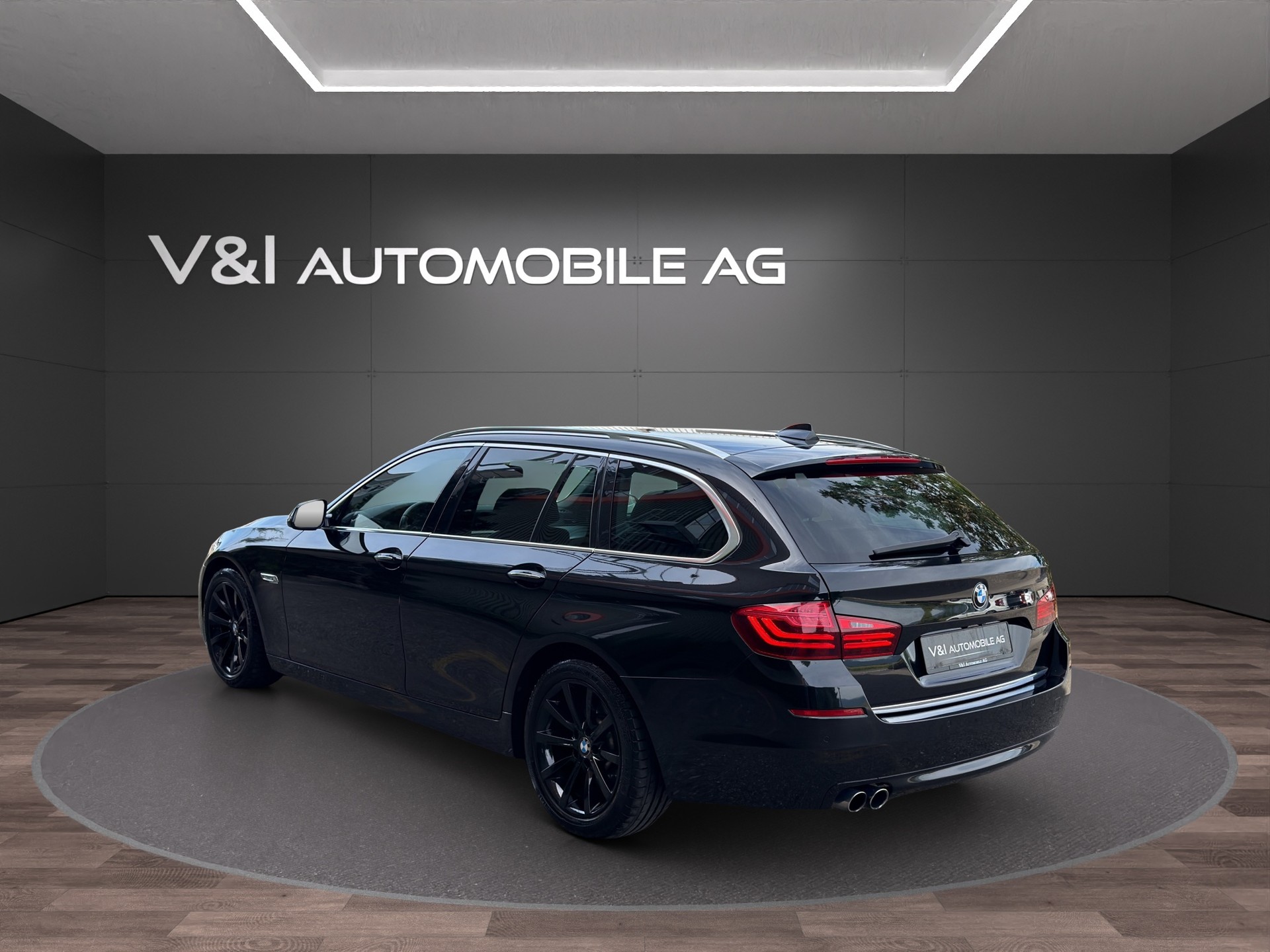 BMW 528i Touring xDrive Luxury Line Steptronic-image-3