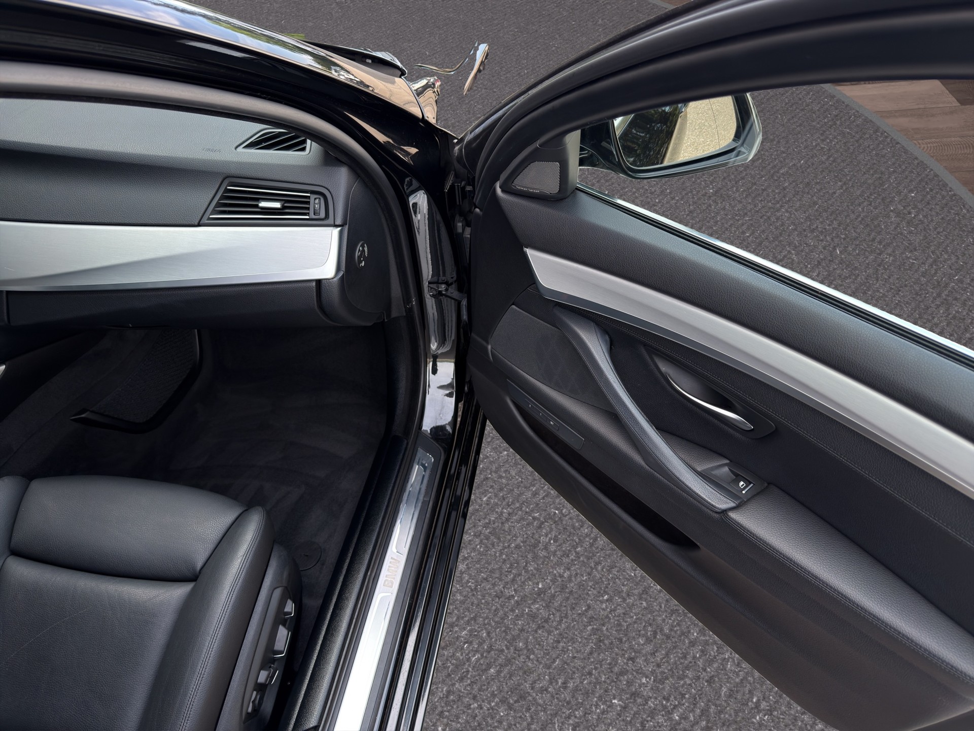 BMW 528i Touring xDrive Luxury Line Steptronic-image-18