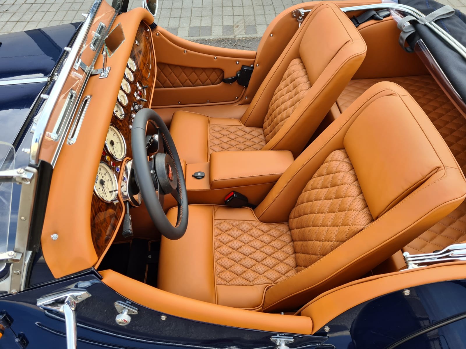 MORGAN PLUS 8-image-4