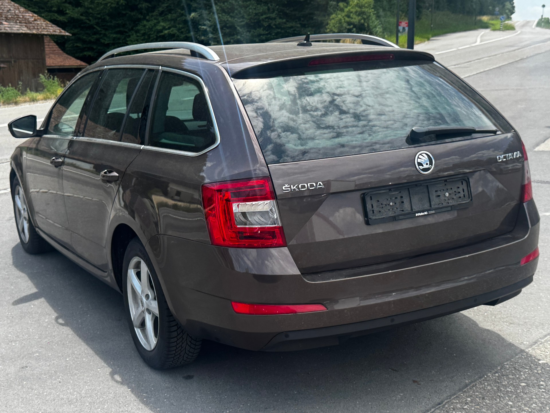 SKODA Octavia Combi 2.0 TDI Elegance DSG-image-4