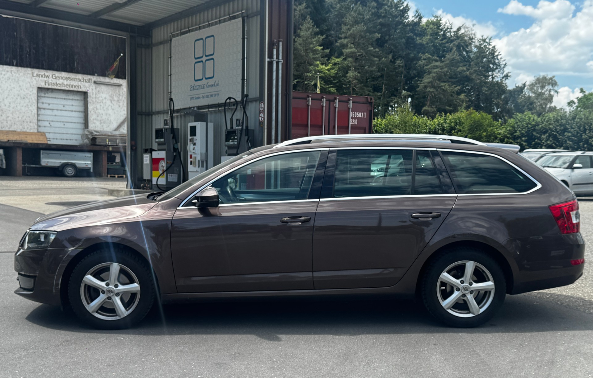 SKODA Octavia Combi 2.0 TDI Elegance DSG-image-5