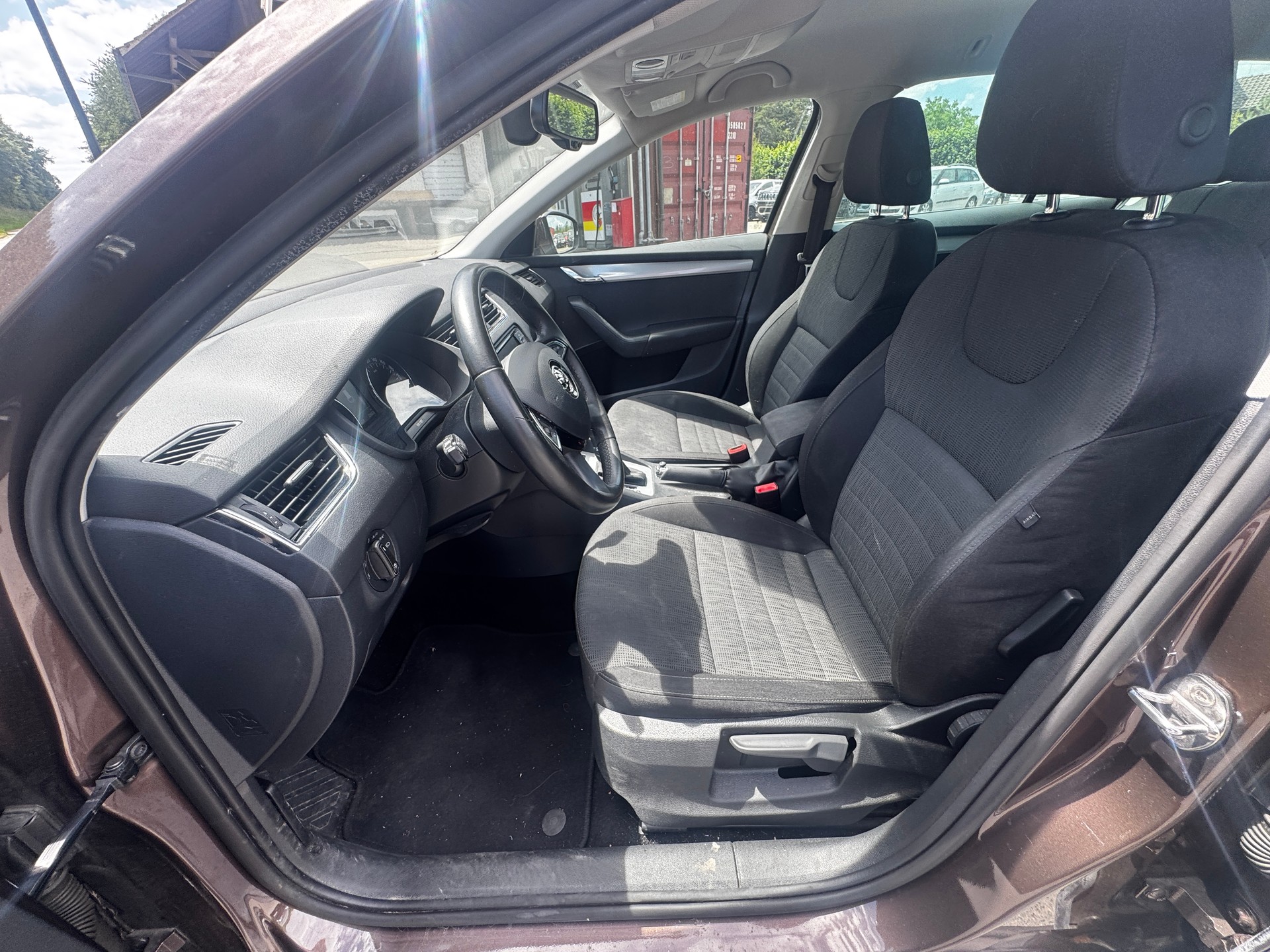 SKODA Octavia Combi 2.0 TDI Elegance DSG-image-7