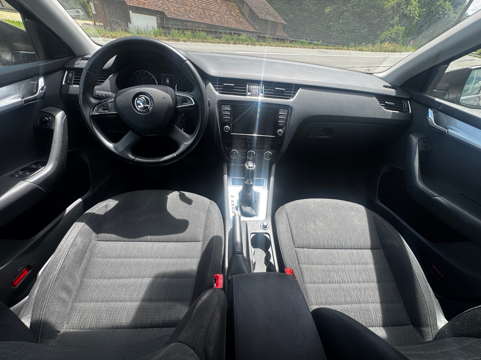 SKODA Octavia Combi 2.0 TDI Elegance DSG-image-9