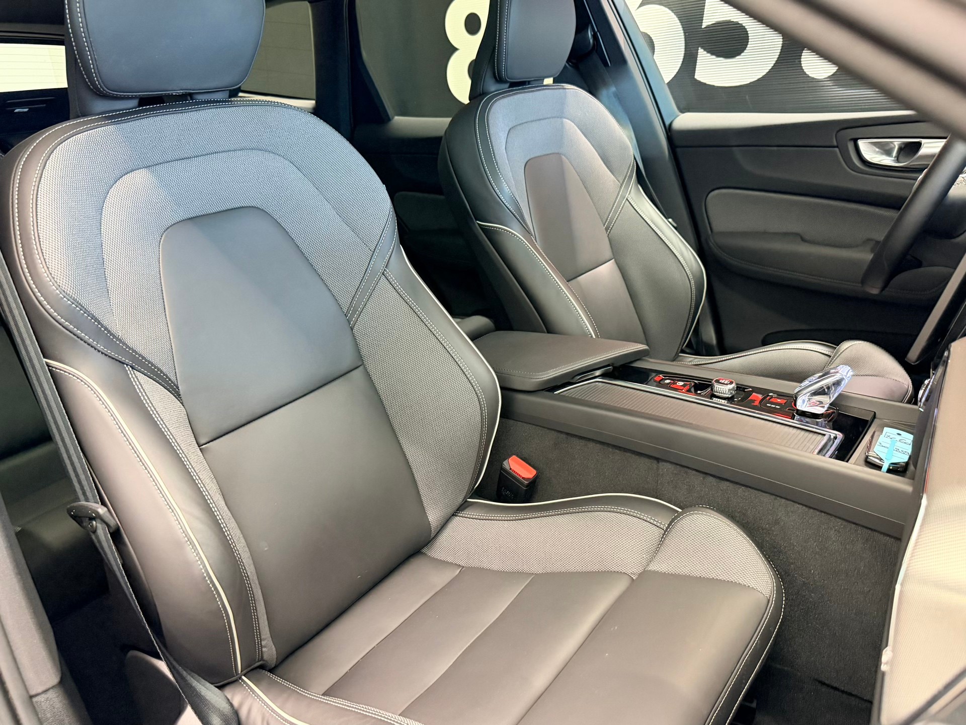 VOLVO XC60 B5 Benzin Mild Hybrid AWD Black Edition Geartronic-image-22