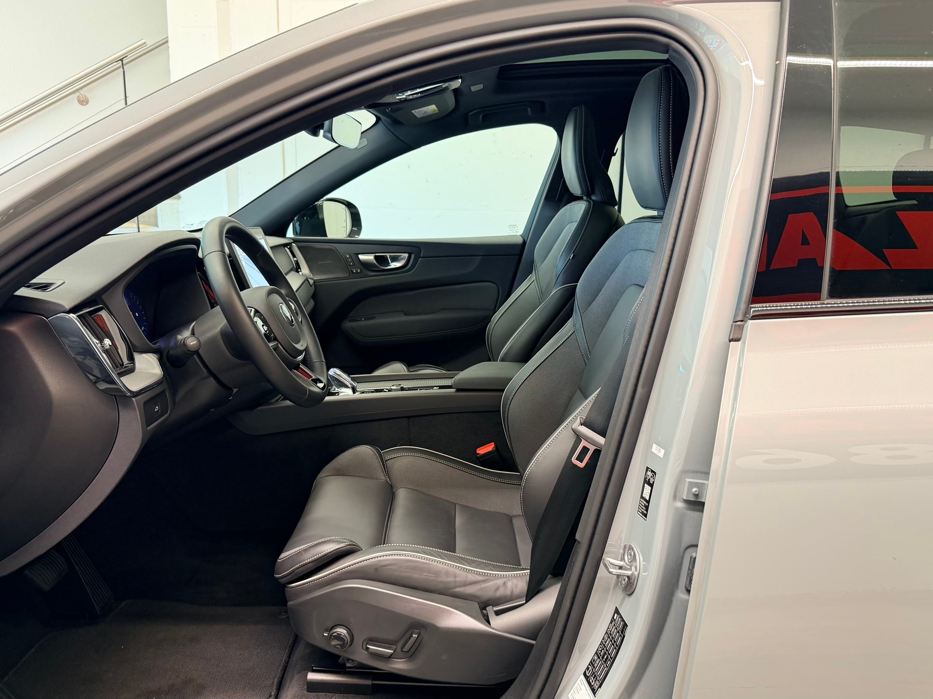 VOLVO XC60 B5 Benzin Mild Hybrid AWD Black Edition Geartronic-image-13