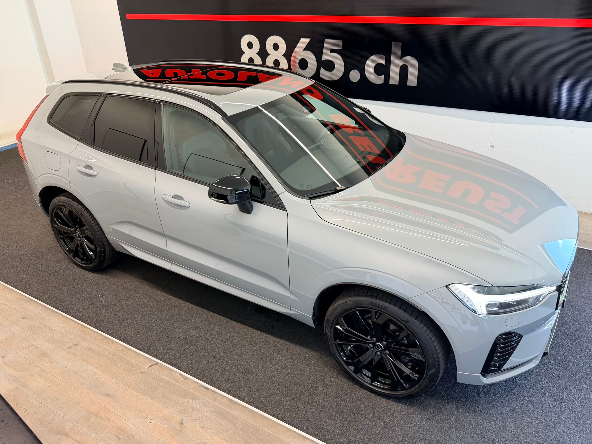 VOLVO XC60 B5 Benzin Mild Hybrid AWD Black Edition Geartronic-image-4