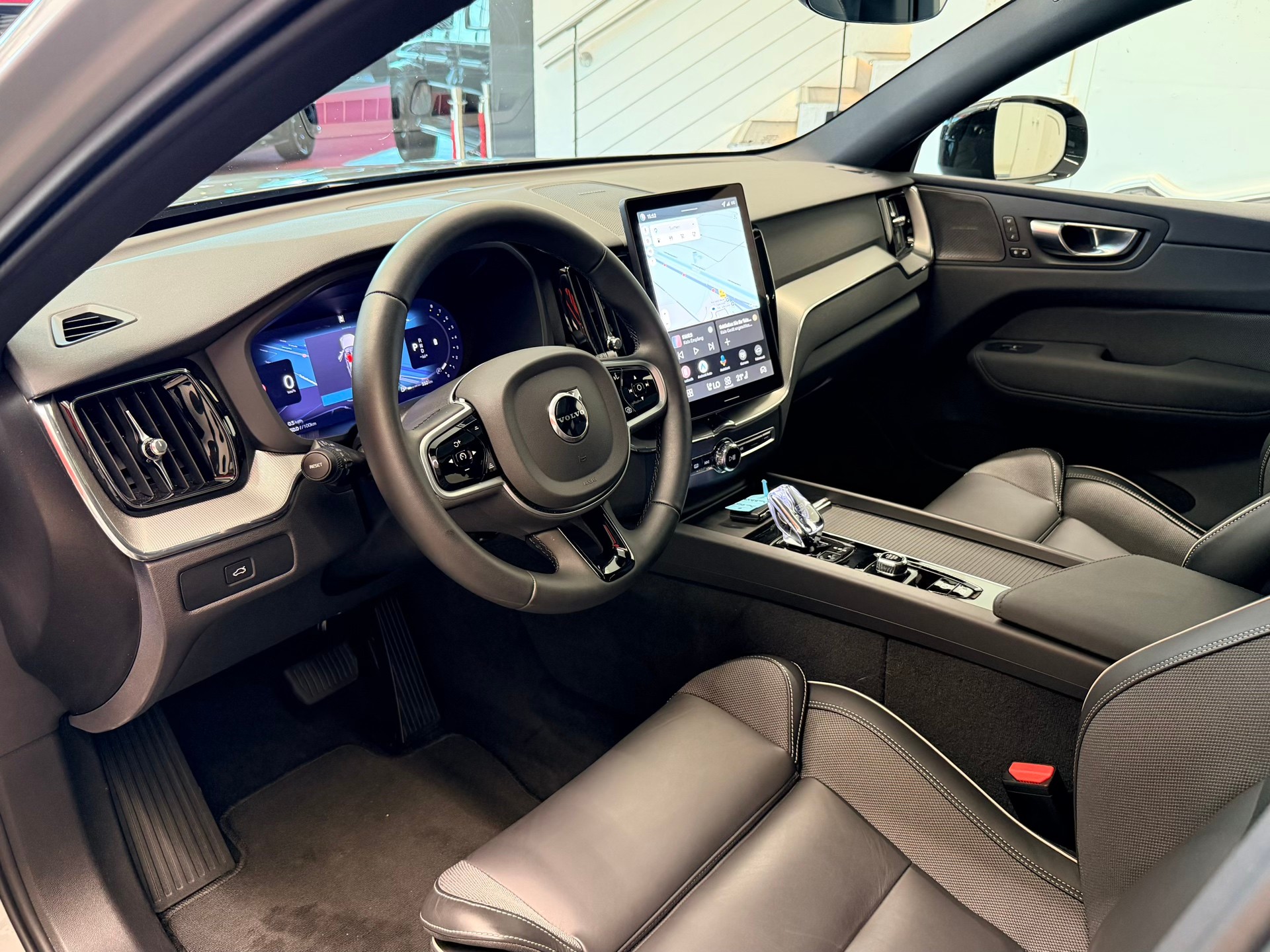 VOLVO XC60 B5 Benzin Mild Hybrid AWD Black Edition Geartronic-image-10