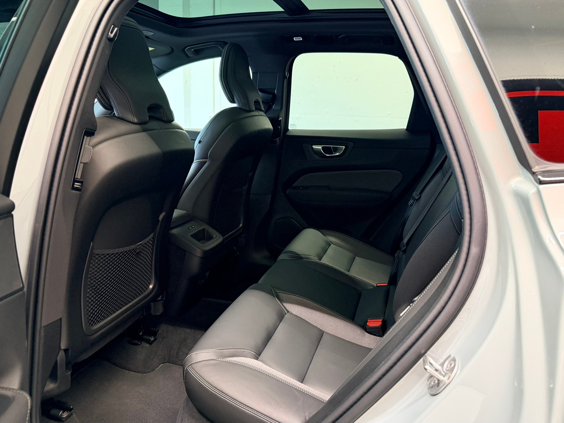 VOLVO XC60 B5 Benzin Mild Hybrid AWD Black Edition Geartronic-image-15