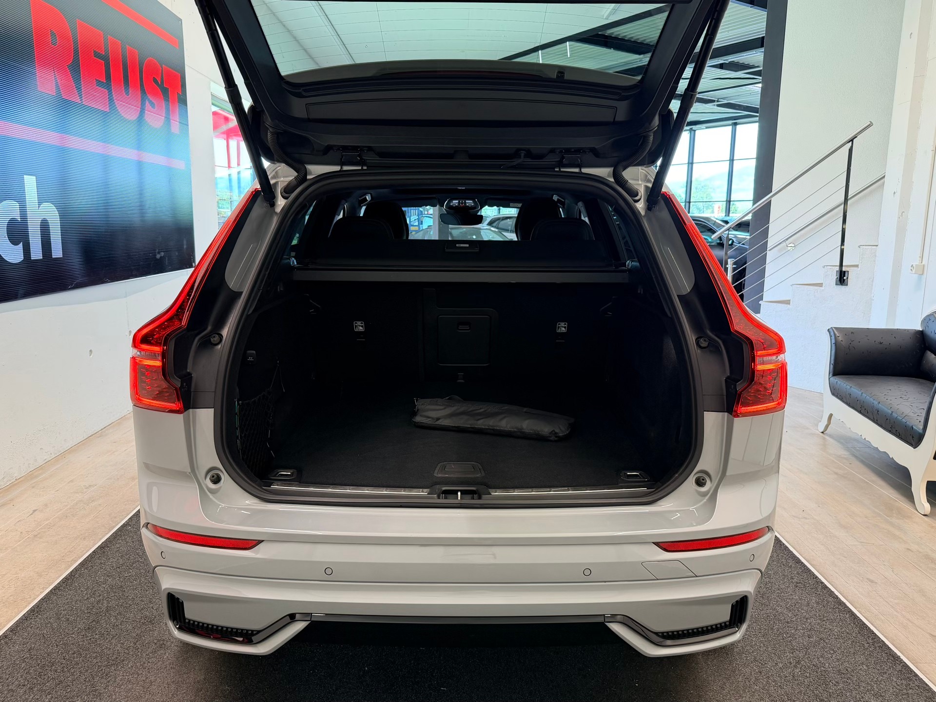 VOLVO XC60 B5 Benzin Mild Hybrid AWD Black Edition Geartronic-image-9