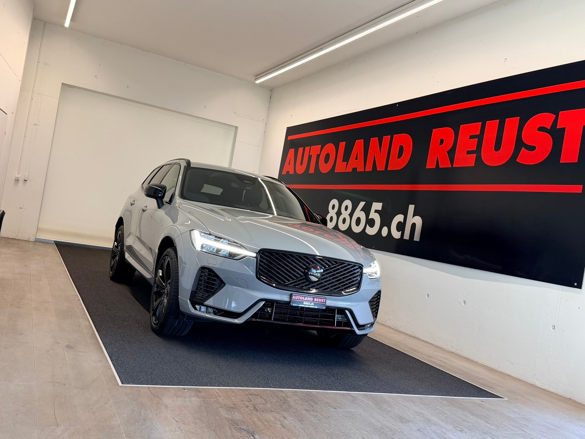 VOLVO XC60 B5 Benzin Mild Hybrid AWD Black Edition Geartronic-image-0