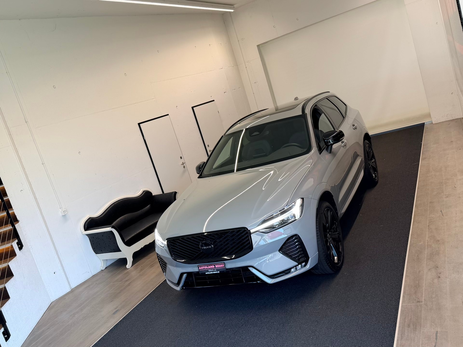 VOLVO XC60 B5 Benzin Mild Hybrid AWD Black Edition Geartronic-image-3