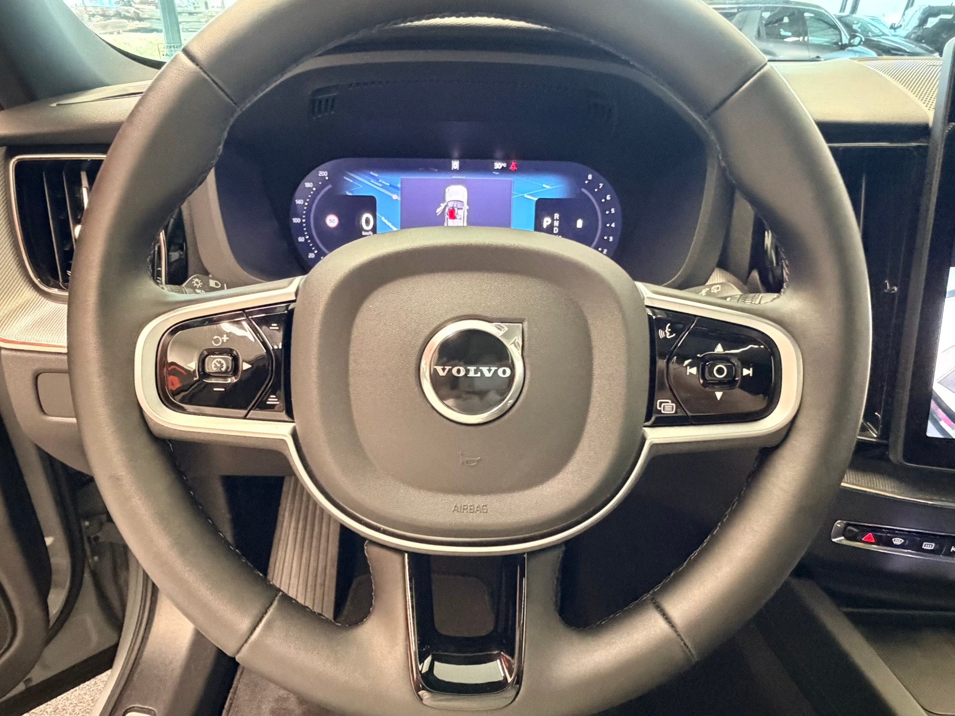 VOLVO XC60 B5 Benzin Mild Hybrid AWD Black Edition Geartronic-image-27