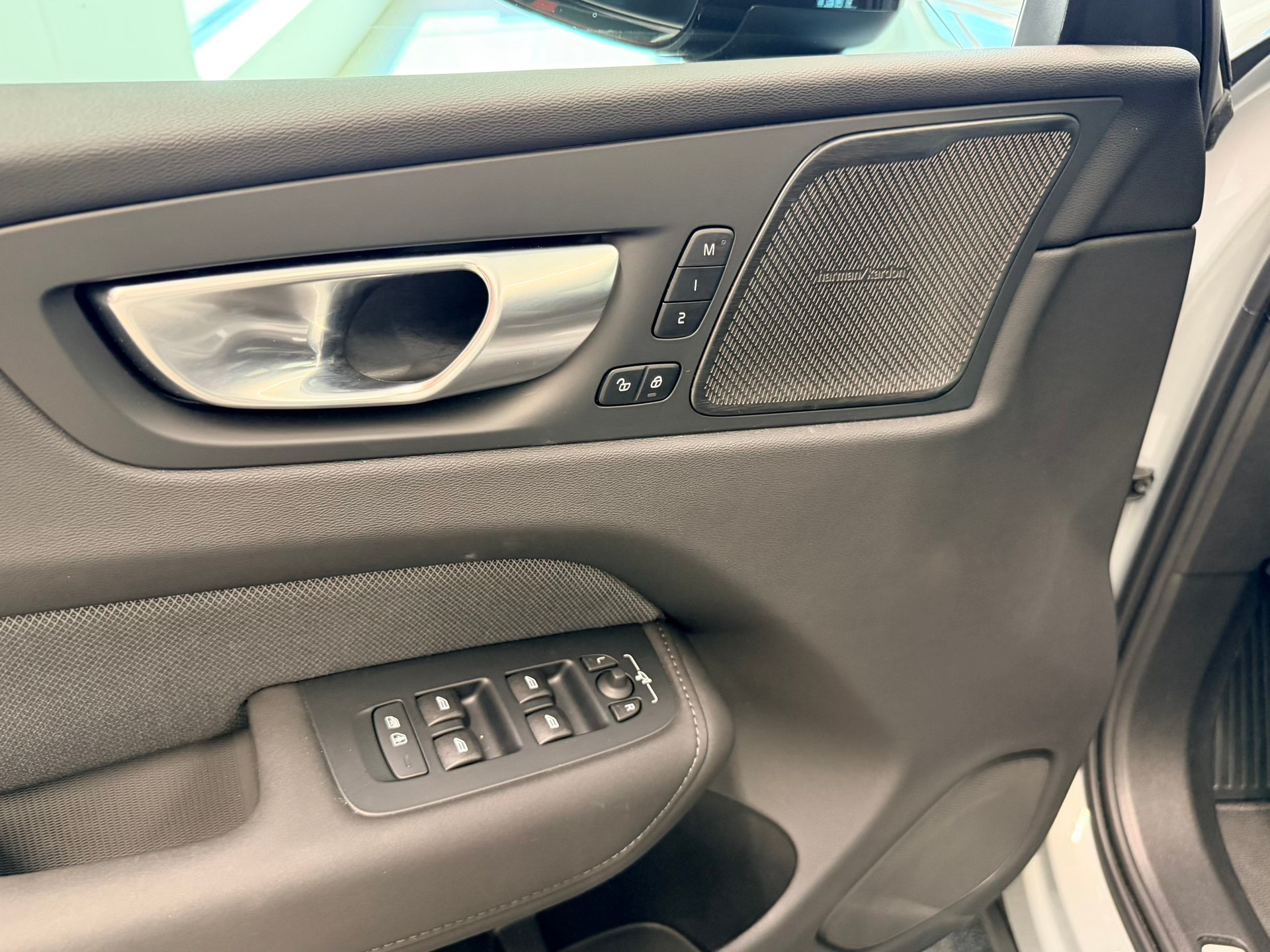 VOLVO XC60 B5 Benzin Mild Hybrid AWD Black Edition Geartronic-image-12