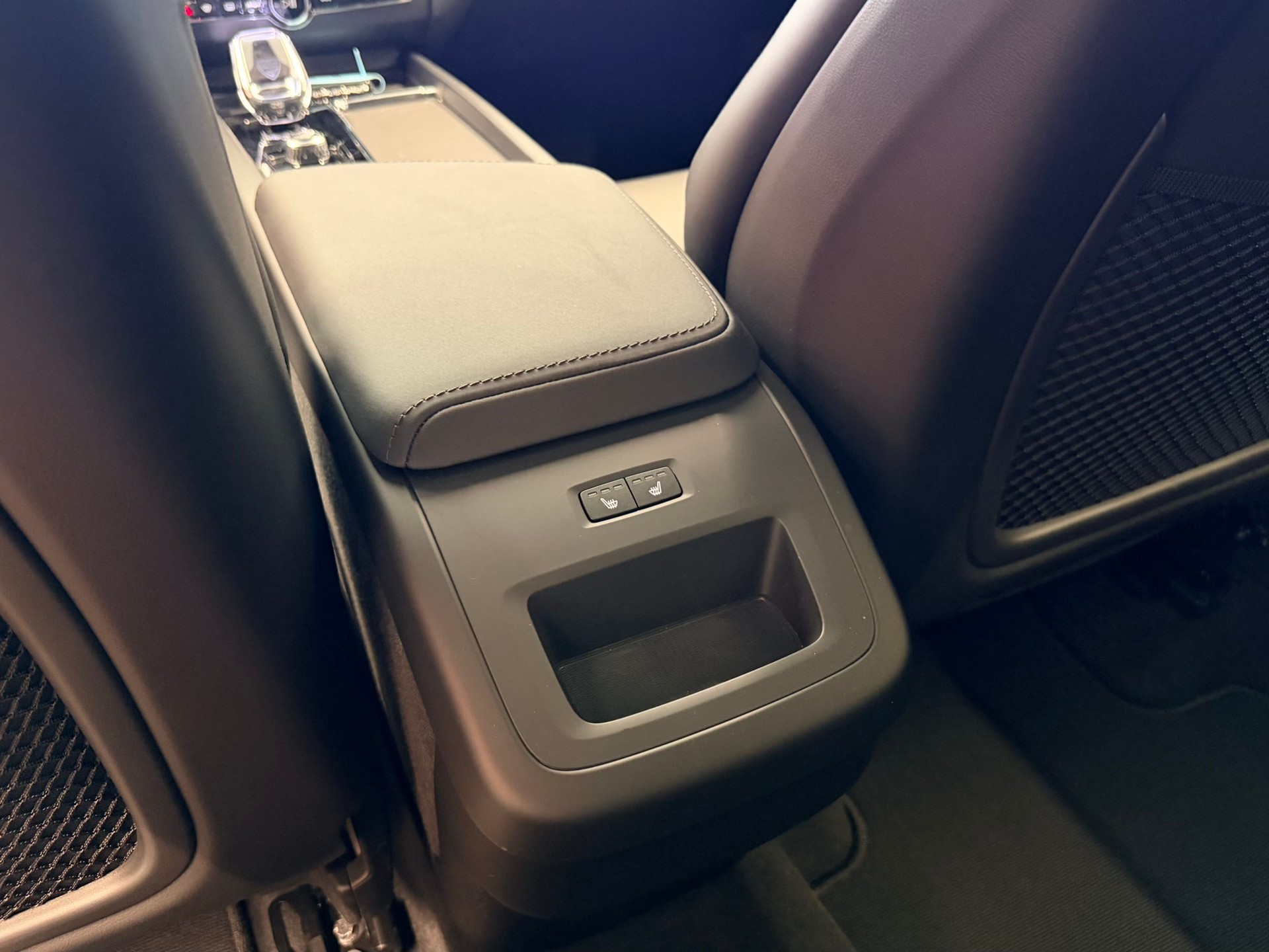 VOLVO XC60 B5 Benzin Mild Hybrid AWD Black Edition Geartronic-image-17