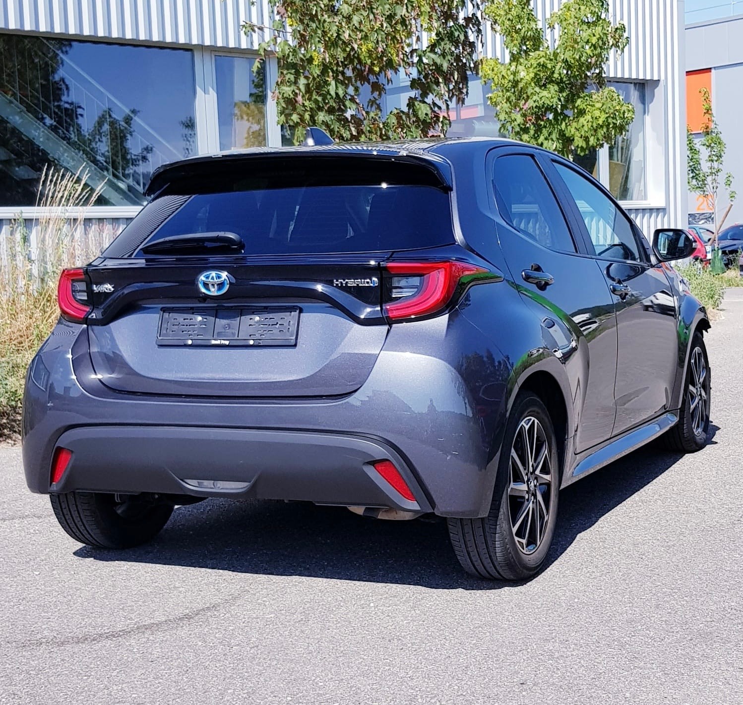TOYOTA Yaris 1.5 Trend e-CVT-image-2