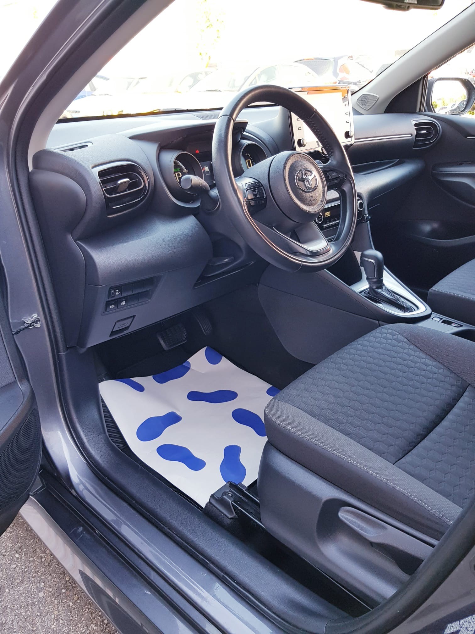 TOYOTA Yaris 1.5 Trend e-CVT-image-6