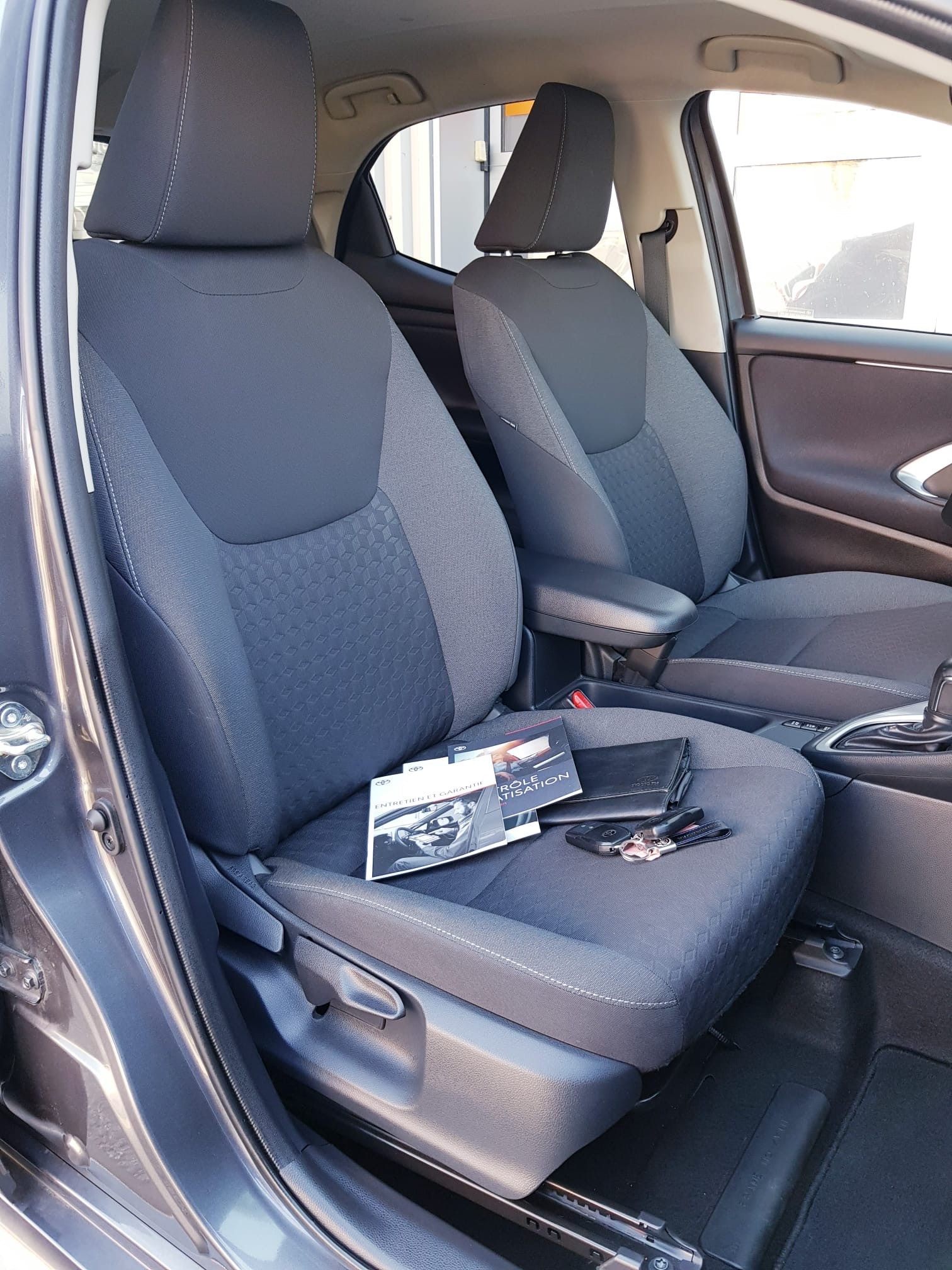 TOYOTA Yaris 1.5 Trend e-CVT-image-12