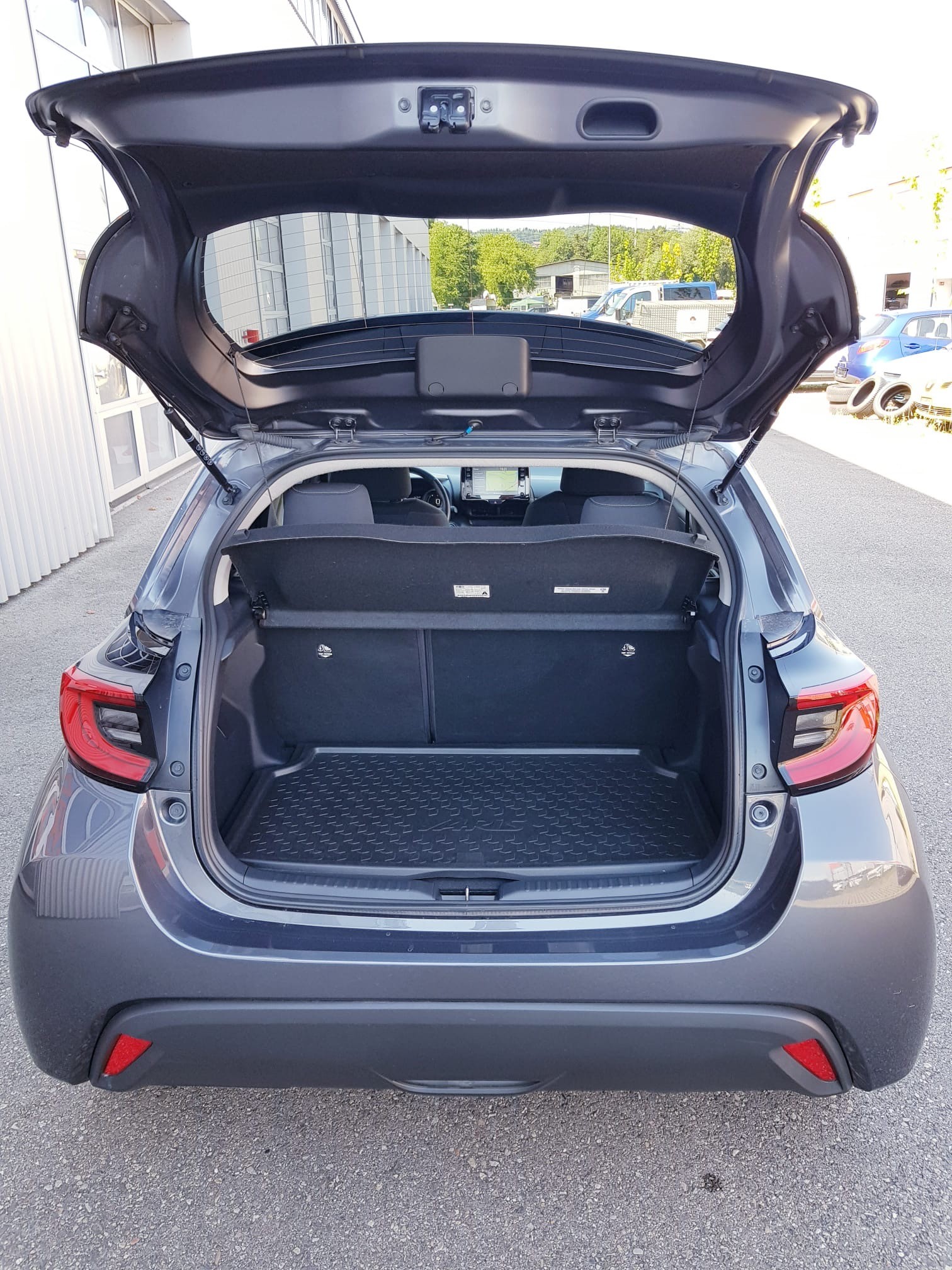 TOYOTA Yaris 1.5 Trend e-CVT-image-11