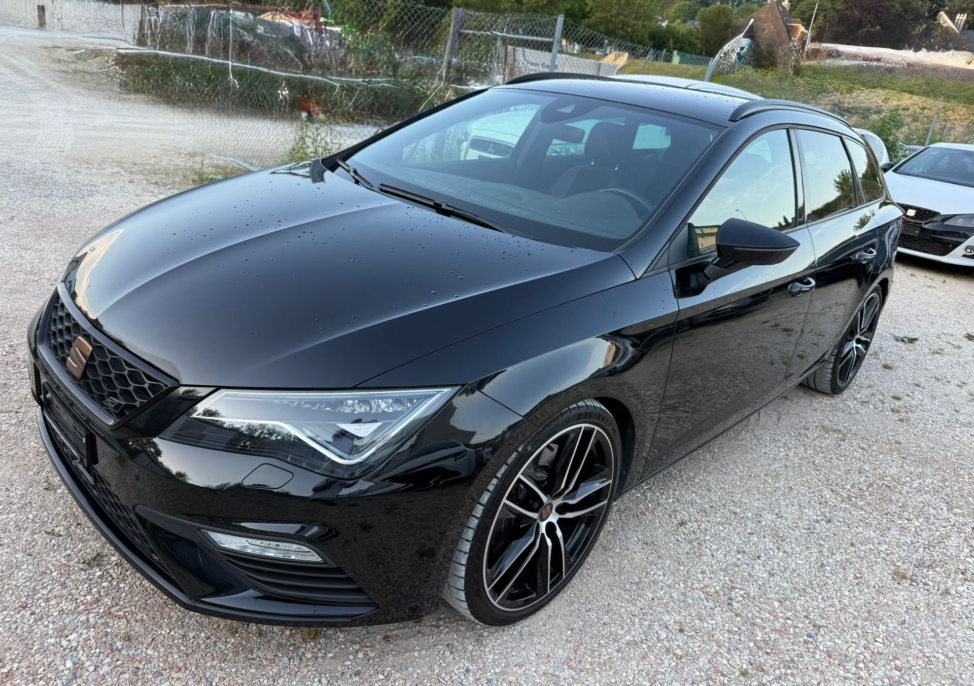 SEAT Leon ST 2.0 TSI Cupra 300 4 Drive DSG-image-0