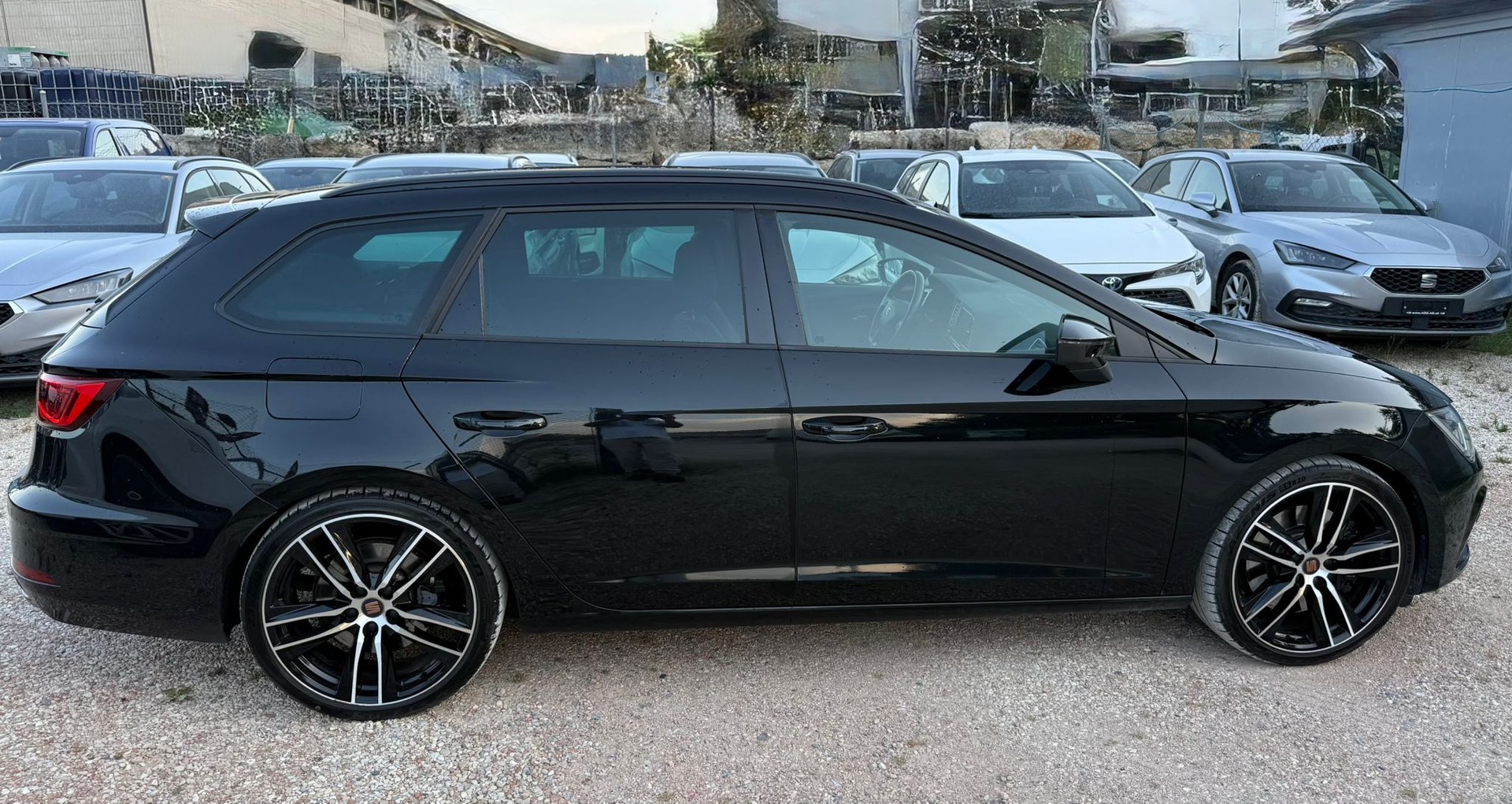 SEAT Leon ST 2.0 TSI Cupra 300 4 Drive DSG-image-4