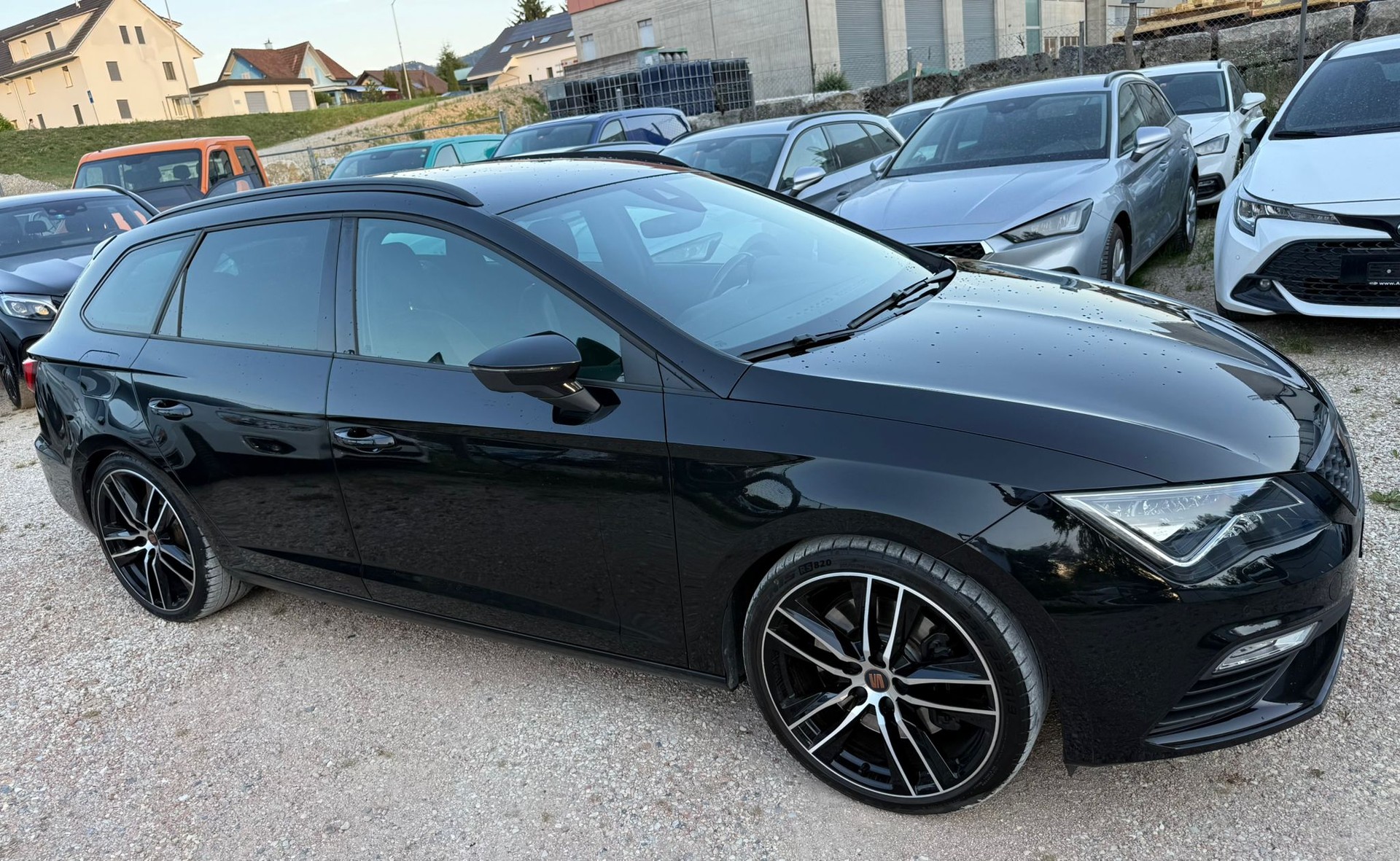SEAT Leon ST 2.0 TSI Cupra 300 4 Drive DSG-image-1