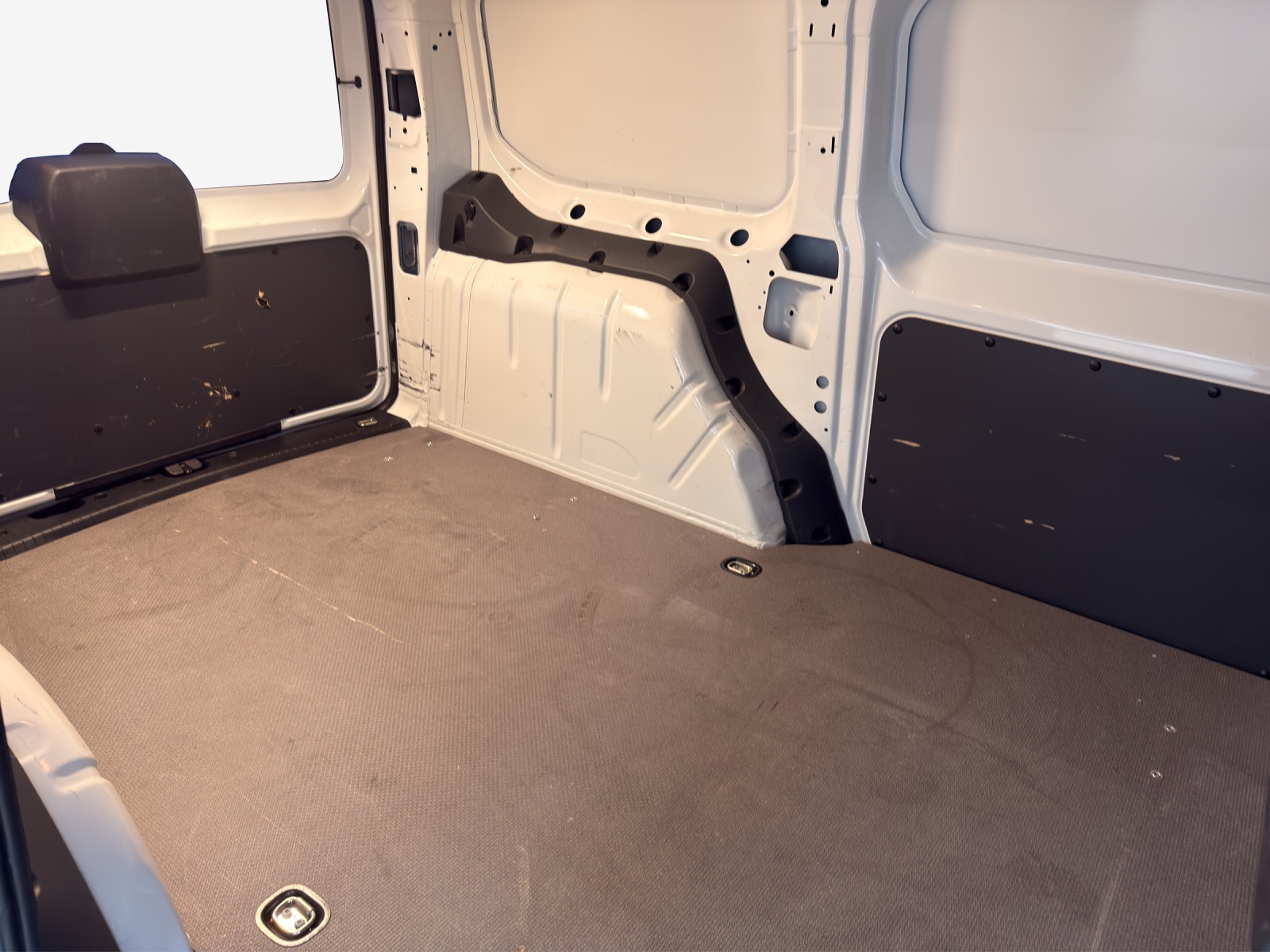 VW Caddy Cargo 2.0TDI Maxi 4Motion-image-11