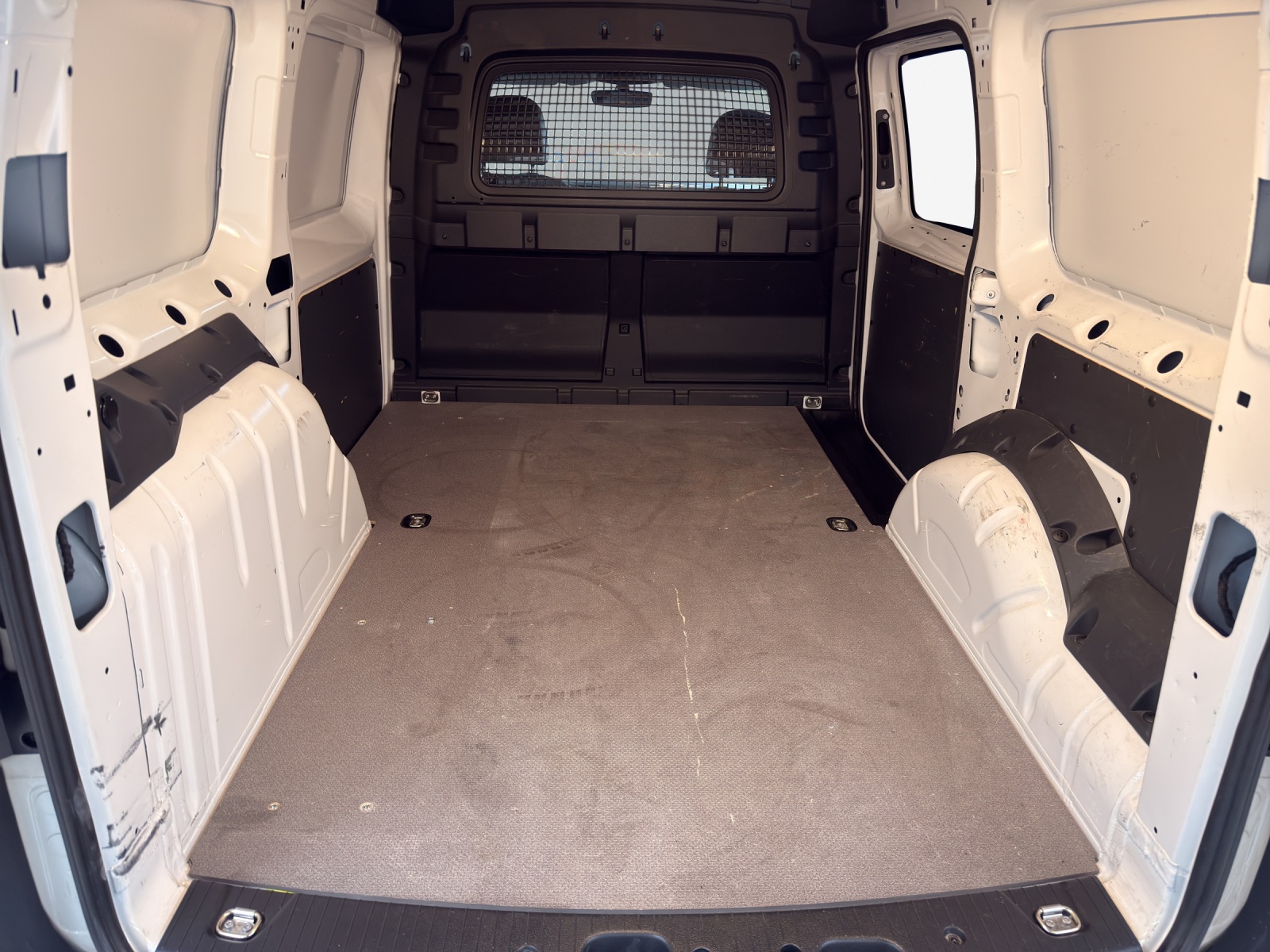 VW Caddy Cargo 2.0TDI Maxi 4Motion-image-12