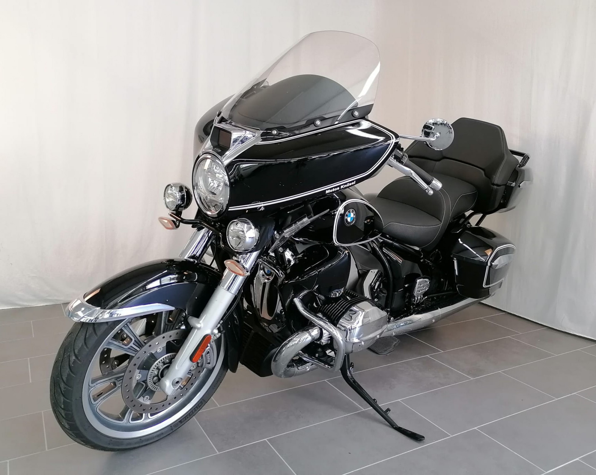 BMW R 18 Transcontinental 1. Hand - Custom Sitz und BMW Zubehör Auspuff + 24-showroom-element-2