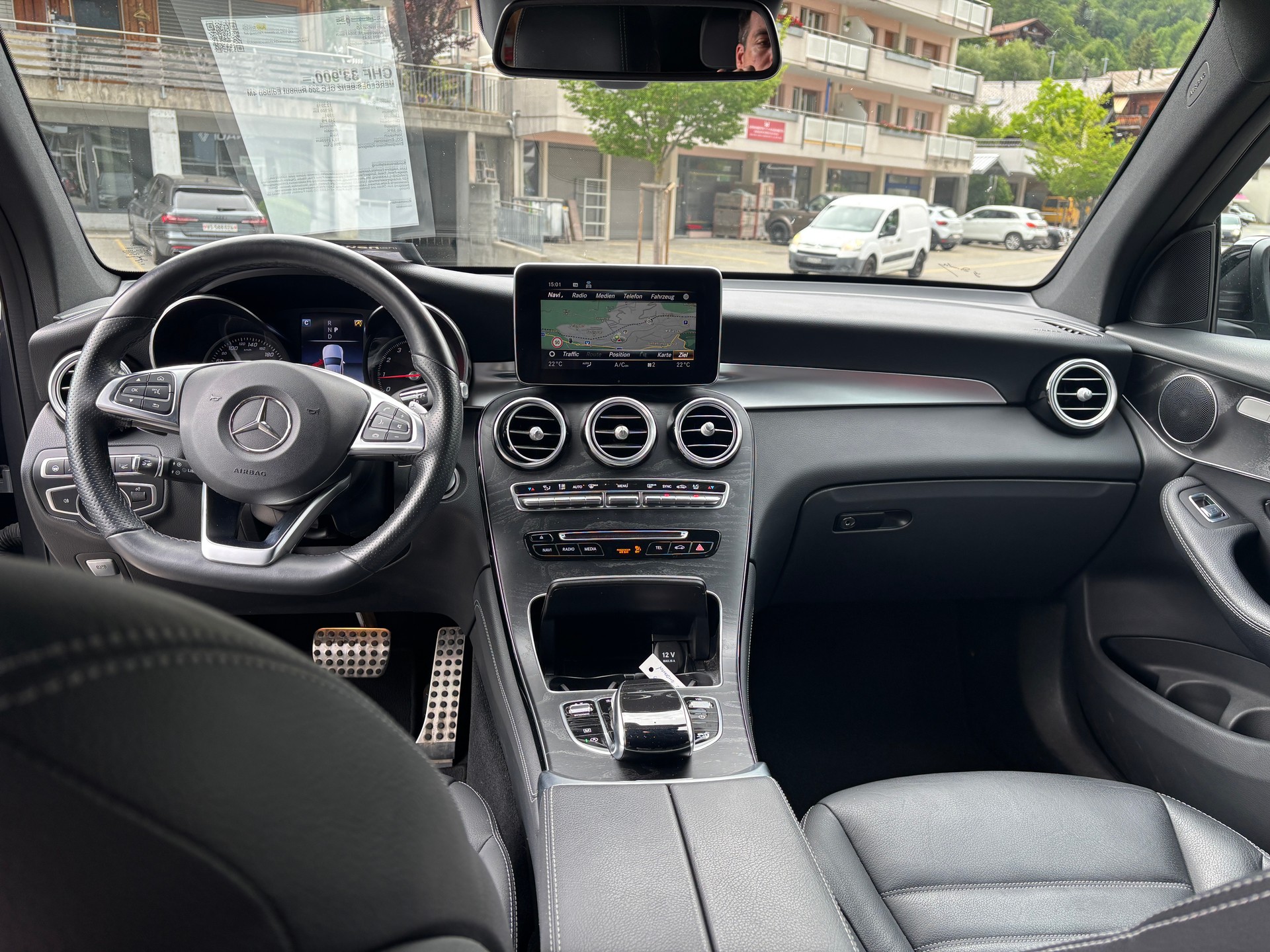 MERCEDES-BENZ GLC 300 Runout Edition 4M-image-12