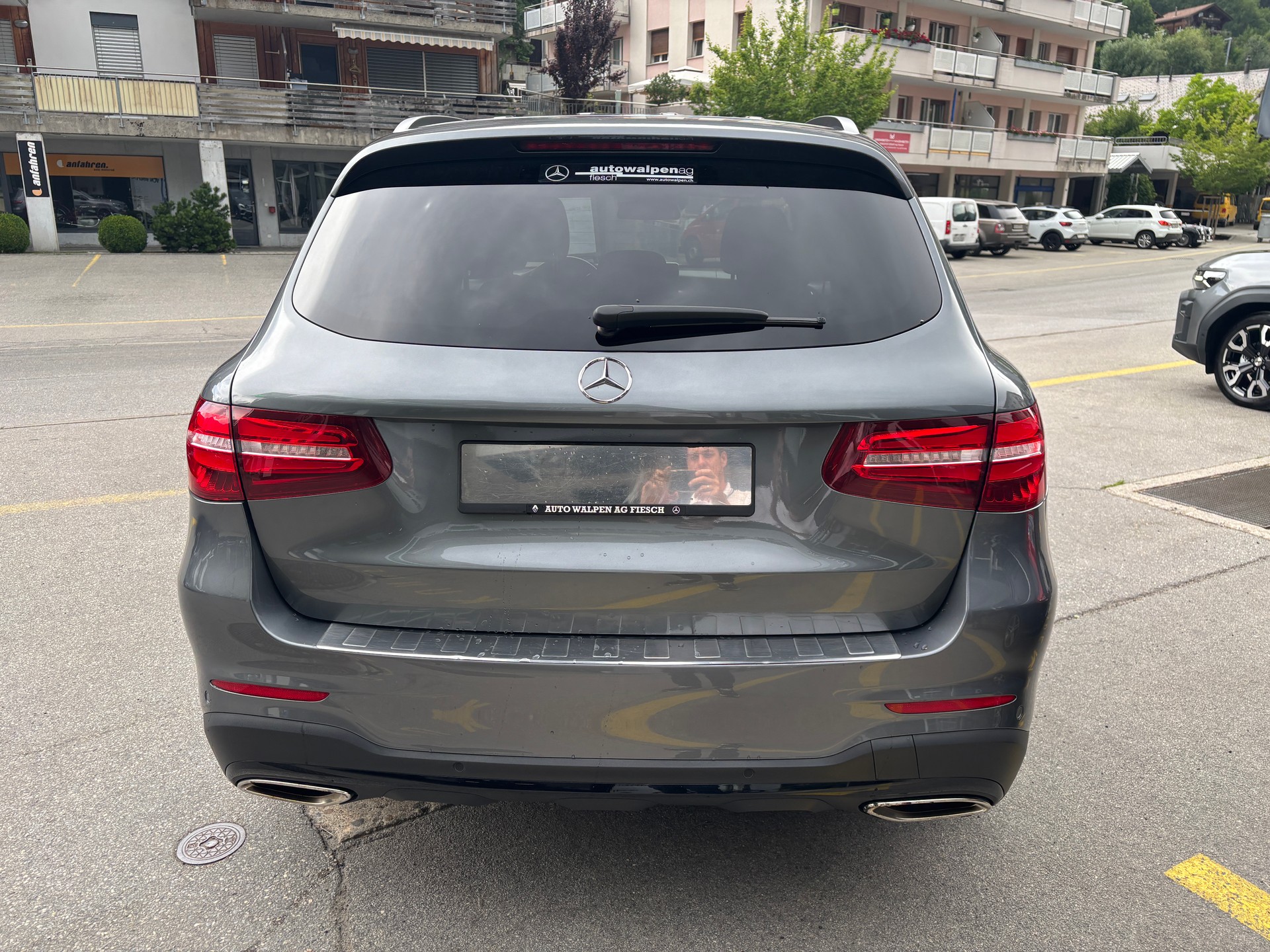 MERCEDES-BENZ GLC 300 Runout Edition 4M-image-3